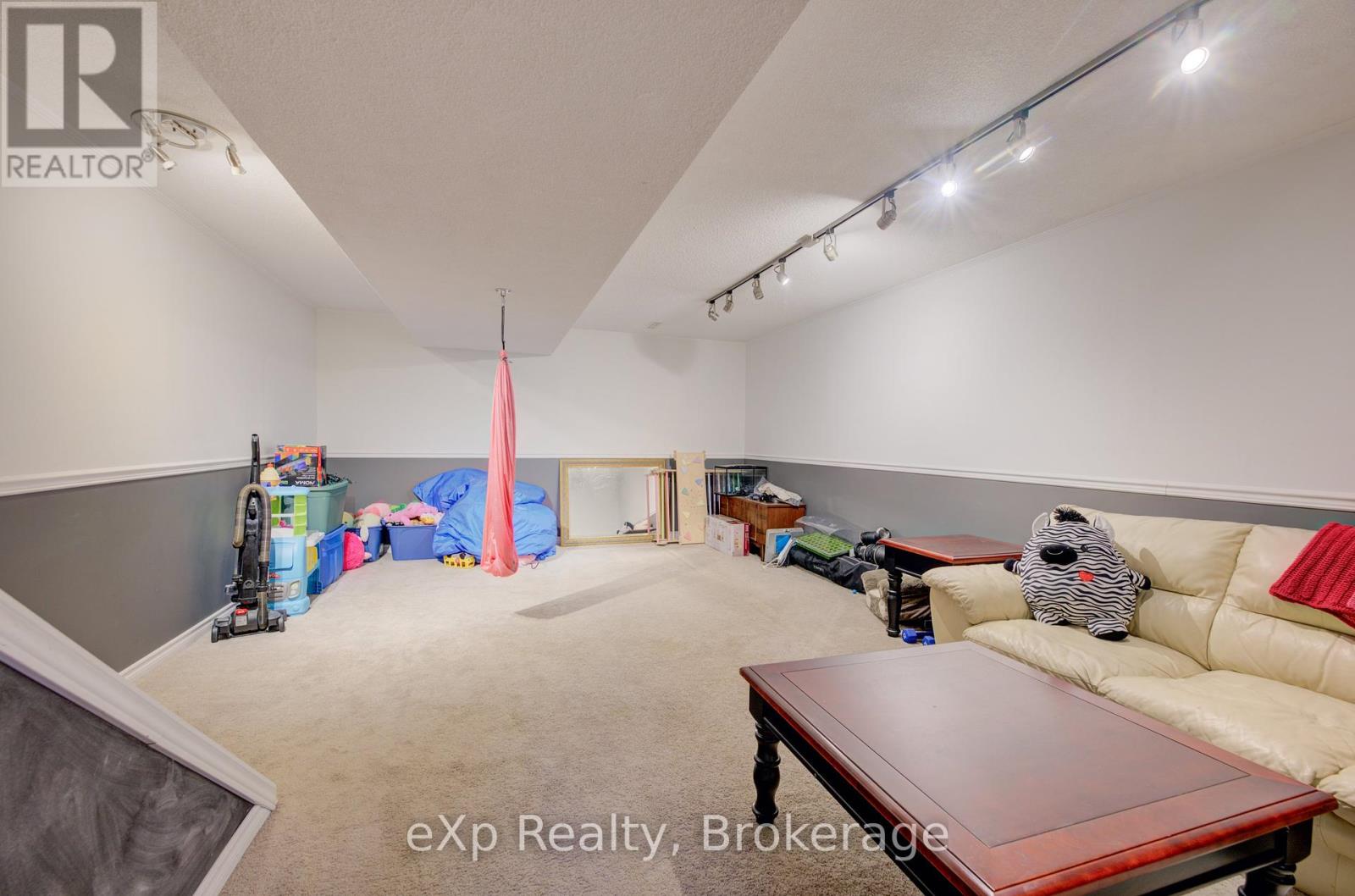 B - 586 Mount Anne Drive, Waterloo, Ontario  N2L 4W3 - Photo 31 - X11940018