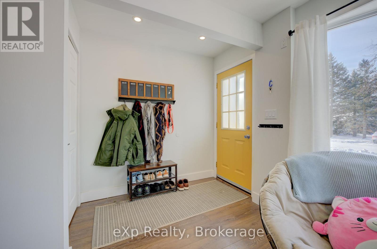B - 586 Mount Anne Drive, Waterloo, Ontario  N2L 4W3 - Photo 6 - X11940018
