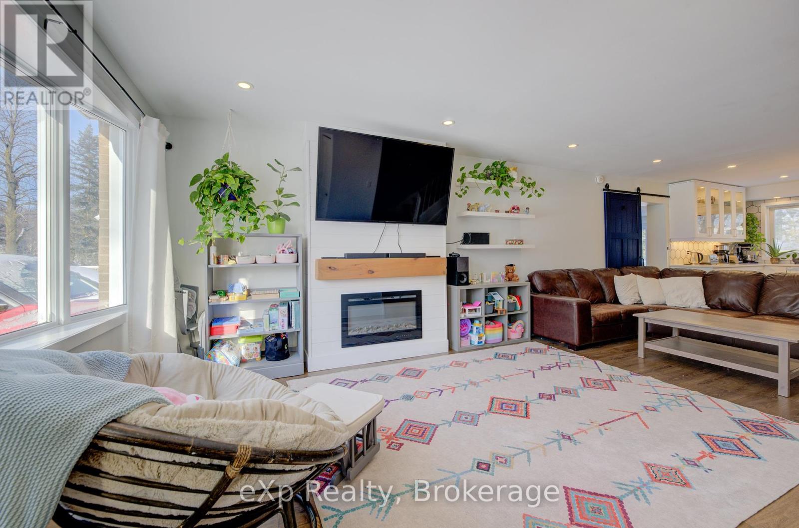 B - 586 Mount Anne Drive, Waterloo, Ontario  N2L 4W3 - Photo 7 - X11940018