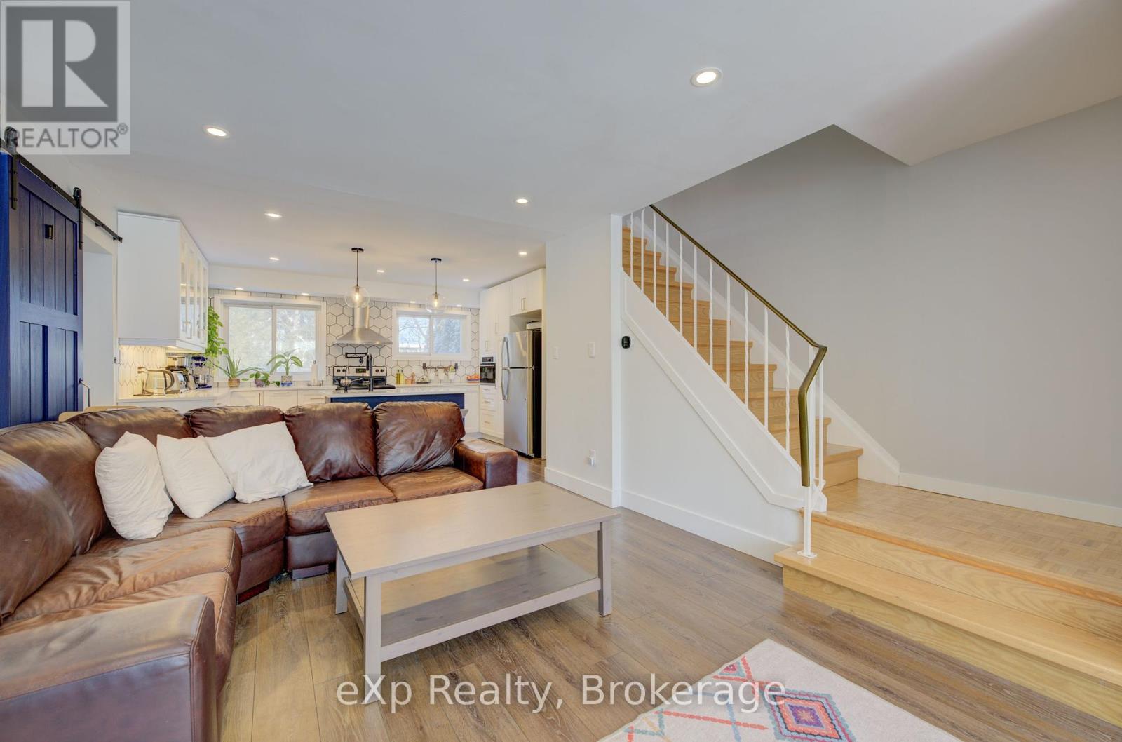 B - 586 Mount Anne Drive, Waterloo, Ontario  N2L 4W3 - Photo 9 - X11940018