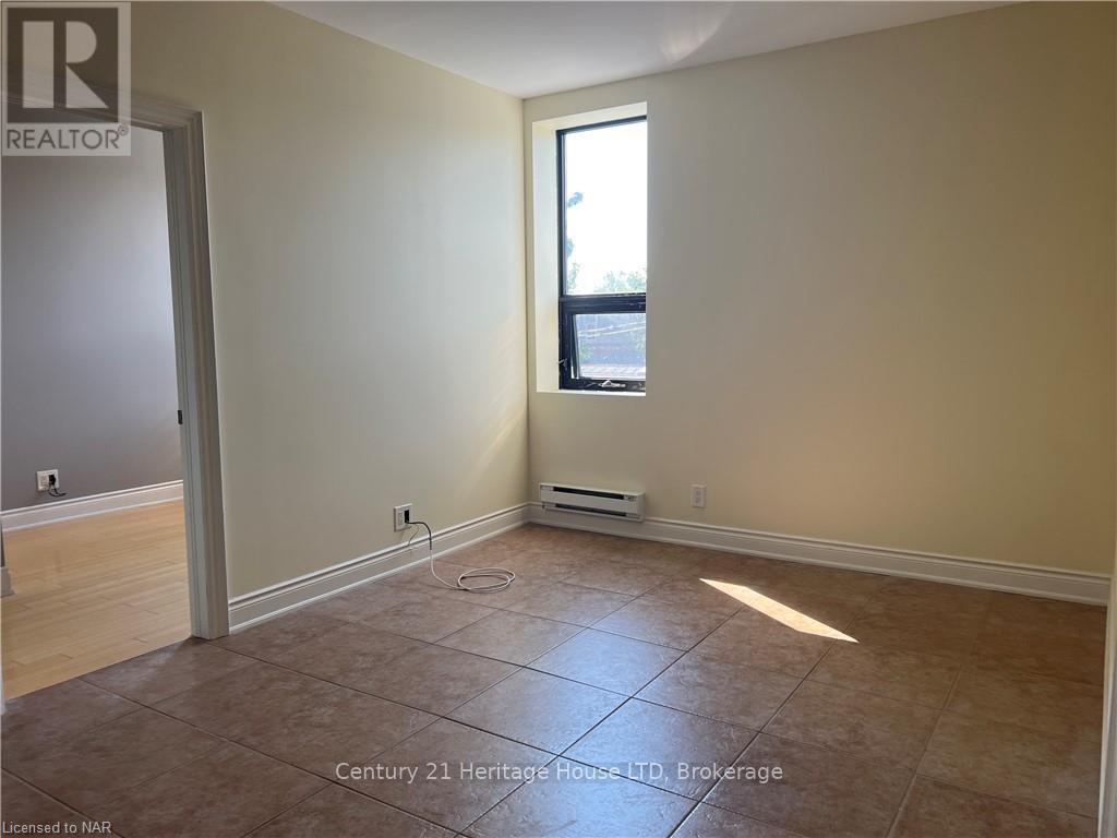 4 - 320 Ridge Road N, Fort Erie, Ontario  L0S 1N0 - Photo 2 - X11895974