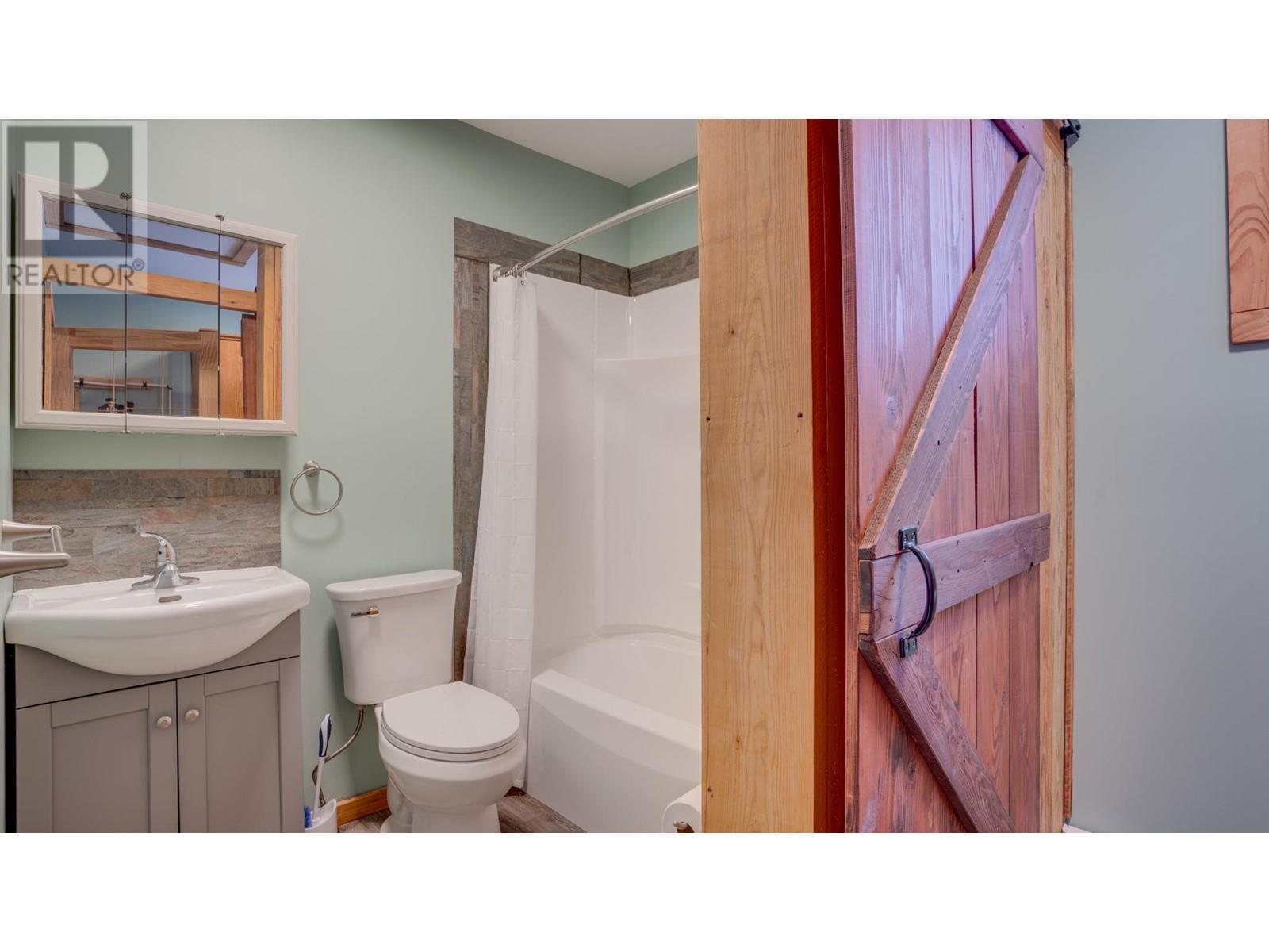 2280/2284 Shuswap Avenue, Lumby, British Columbia  V0E 2G0 - Photo 10 - 10333130