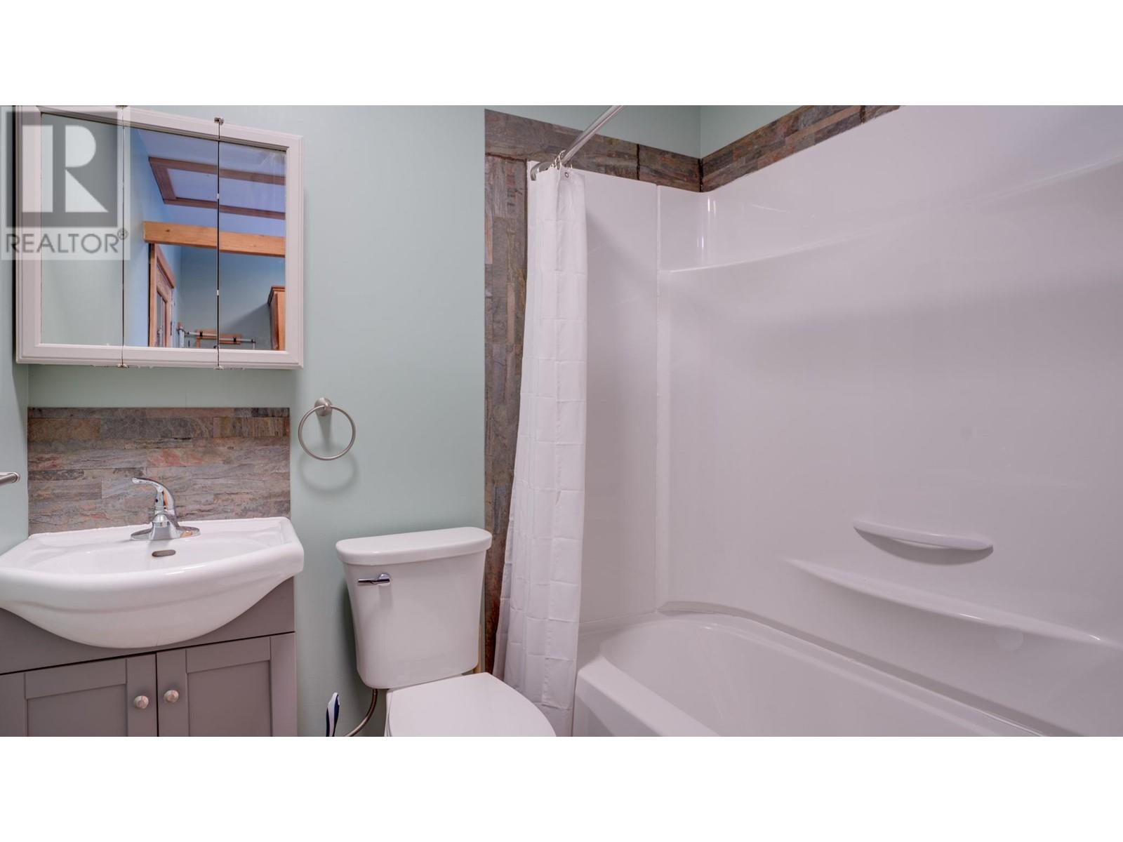 2280/2284 Shuswap Avenue, Lumby, British Columbia  V0E 2G0 - Photo 11 - 10333130