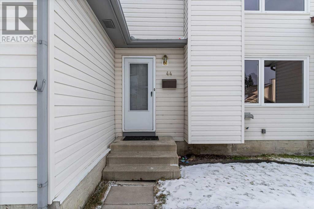 44 Deerview Way Se, Calgary, Alberta  T2J 6K2 - Photo 3 - A2189595