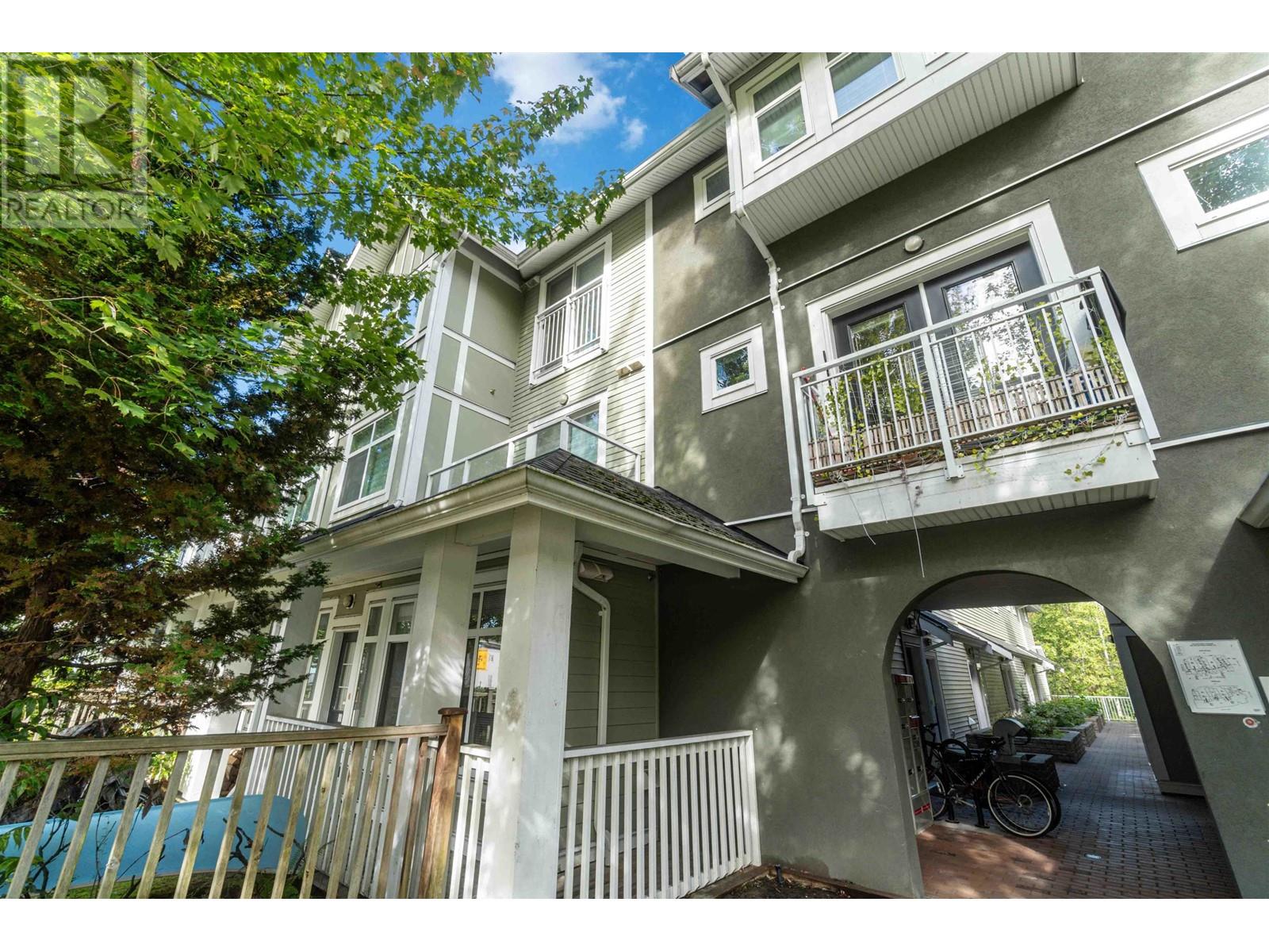 Listing Picture 7 of 35 : 41 6965 HASTINGS STREET, Burnaby / 本拿比 - 魯藝地產 Yvonne Lu Group - MLS Medallion Club Member