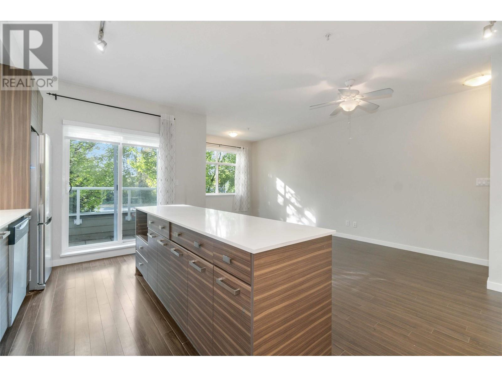 Listing Picture 9 of 35 : 41 6965 HASTINGS STREET, Burnaby / 本拿比 - 魯藝地產 Yvonne Lu Group - MLS Medallion Club Member