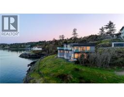 4351 Gordon Head Rd Arbutus, Saanich, Ca