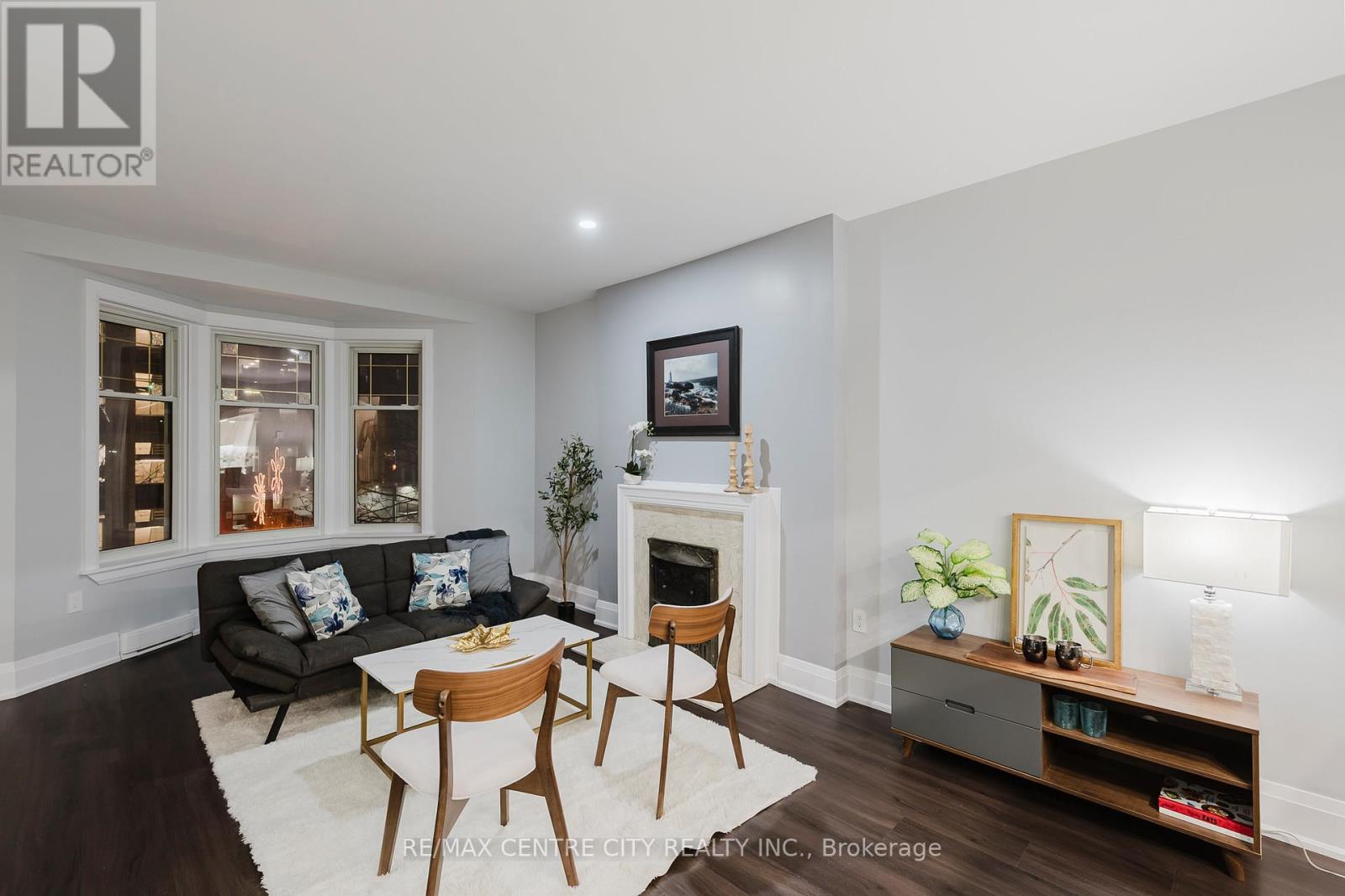 Property at 204 - 460 WELLINGTON STREET S image 1