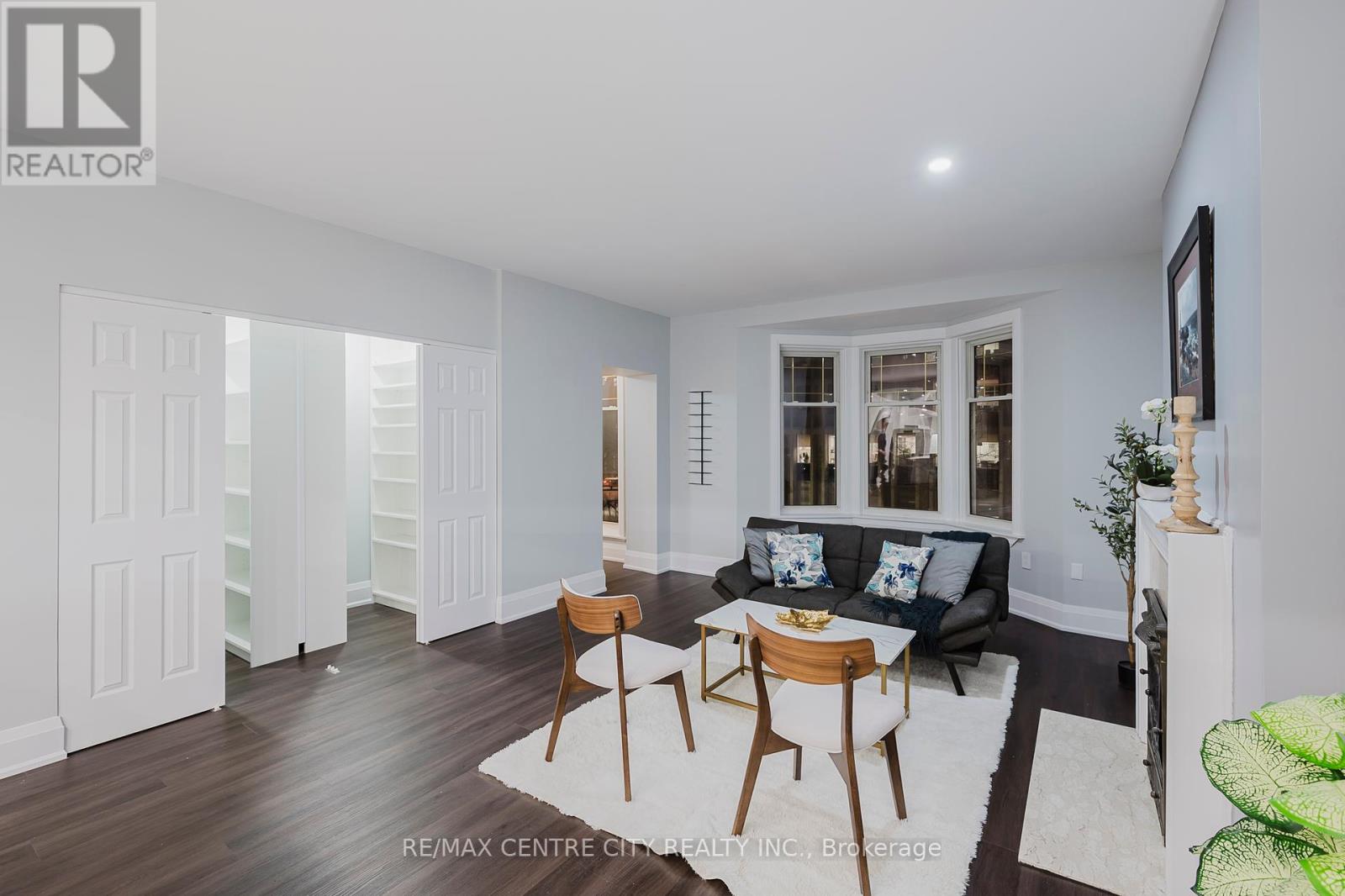 Property at 204 - 460 WELLINGTON STREET S image 3
