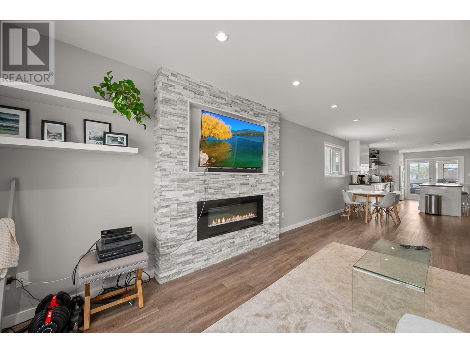 3160 E 6th Avenue, Vancouver, British Columbia  V5M 1S5 - Photo 1 - R2915873