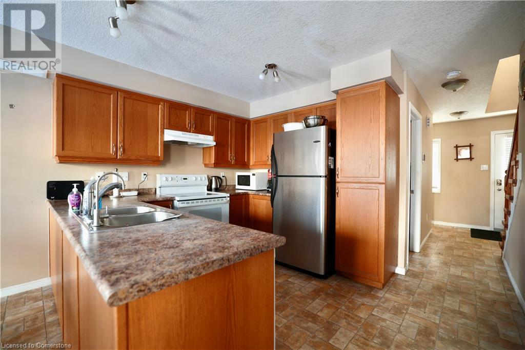 Property at 590 GOLDTHREAD Street image 2