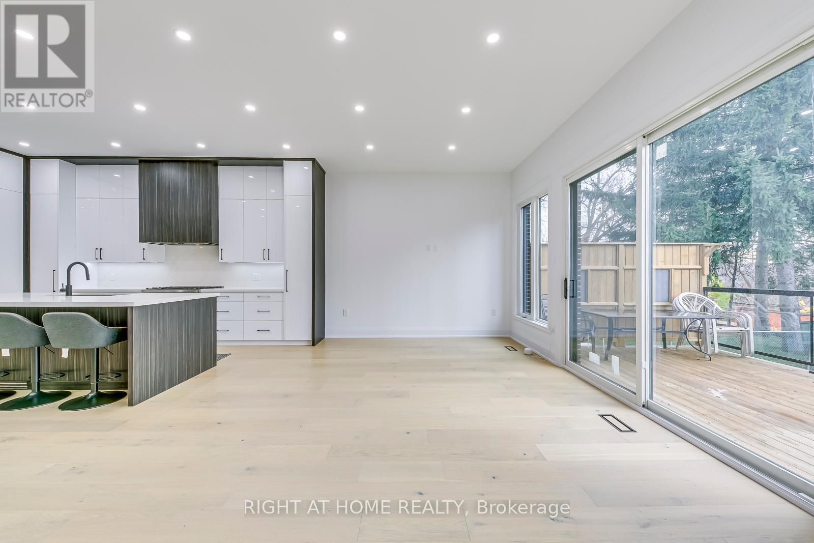 5 Enfield Avenue, Toronto, Ontario  M8W 1T6 - Photo 11 - W11940330