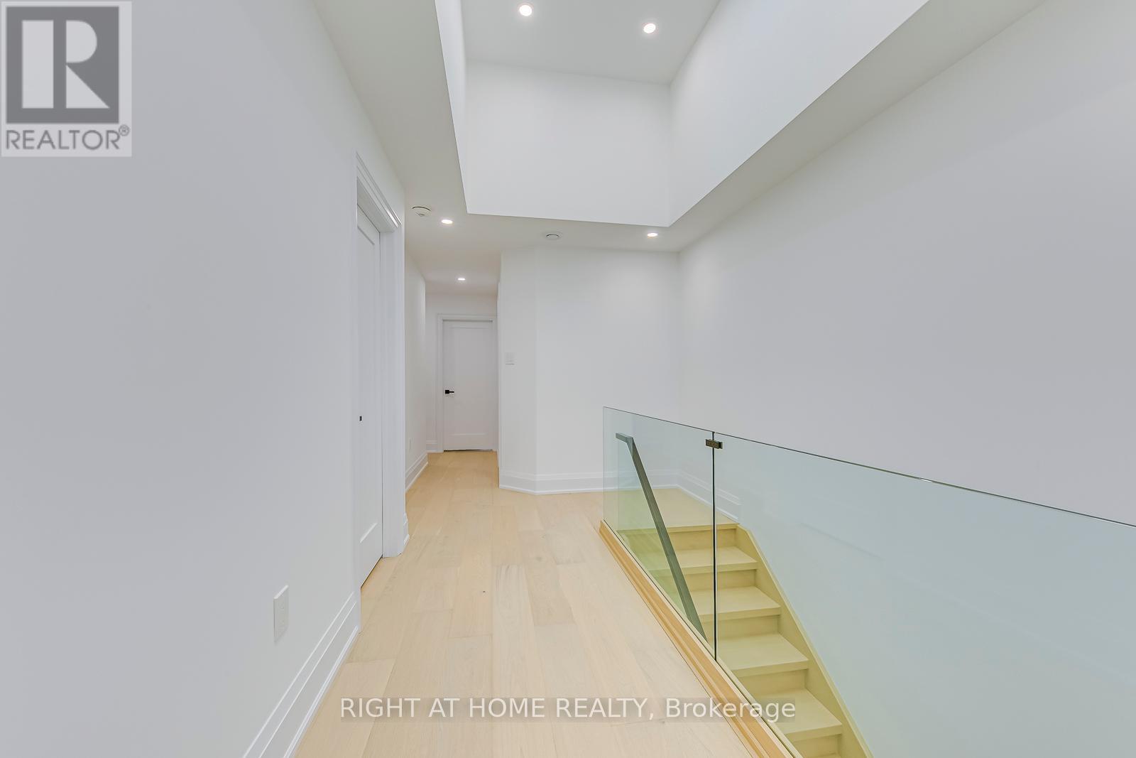 5 Enfield Avenue, Toronto, Ontario  M8W 1T6 - Photo 14 - W11940330