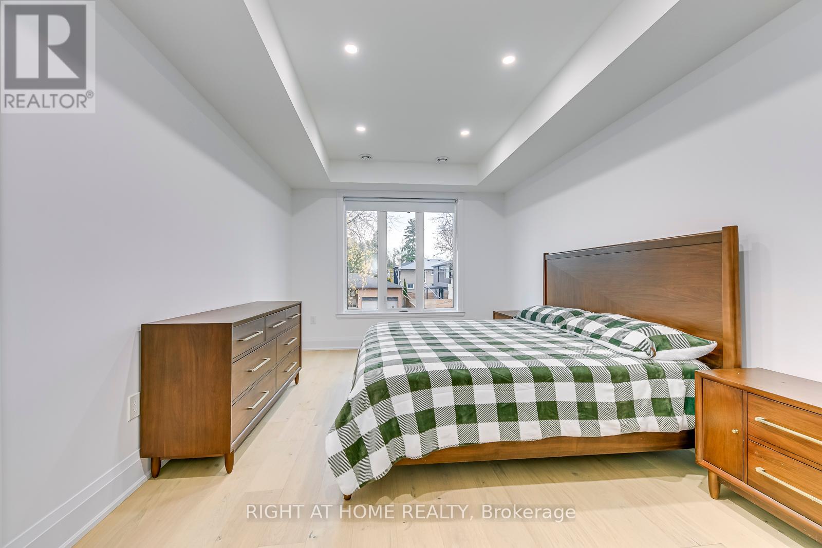 5 Enfield Avenue, Toronto, Ontario  M8W 1T6 - Photo 16 - W11940330
