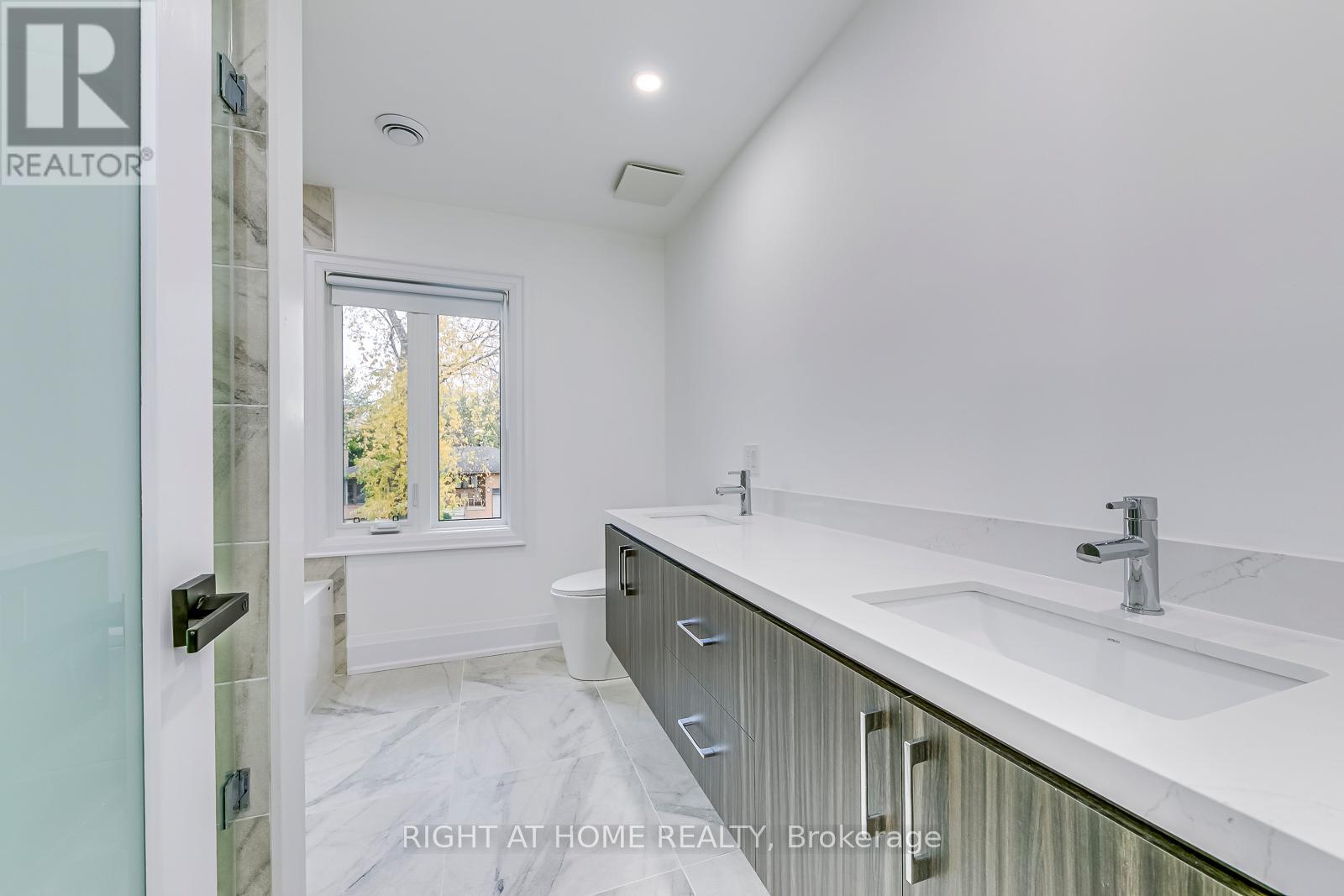 5 Enfield Avenue, Toronto, Ontario  M8W 1T6 - Photo 17 - W11940330