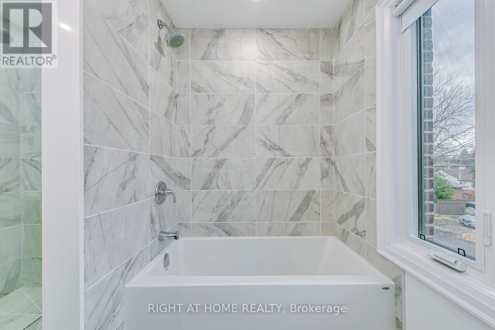 5 Enfield Avenue, Toronto, Ontario  M8W 1T6 - Photo 18 - W11940330