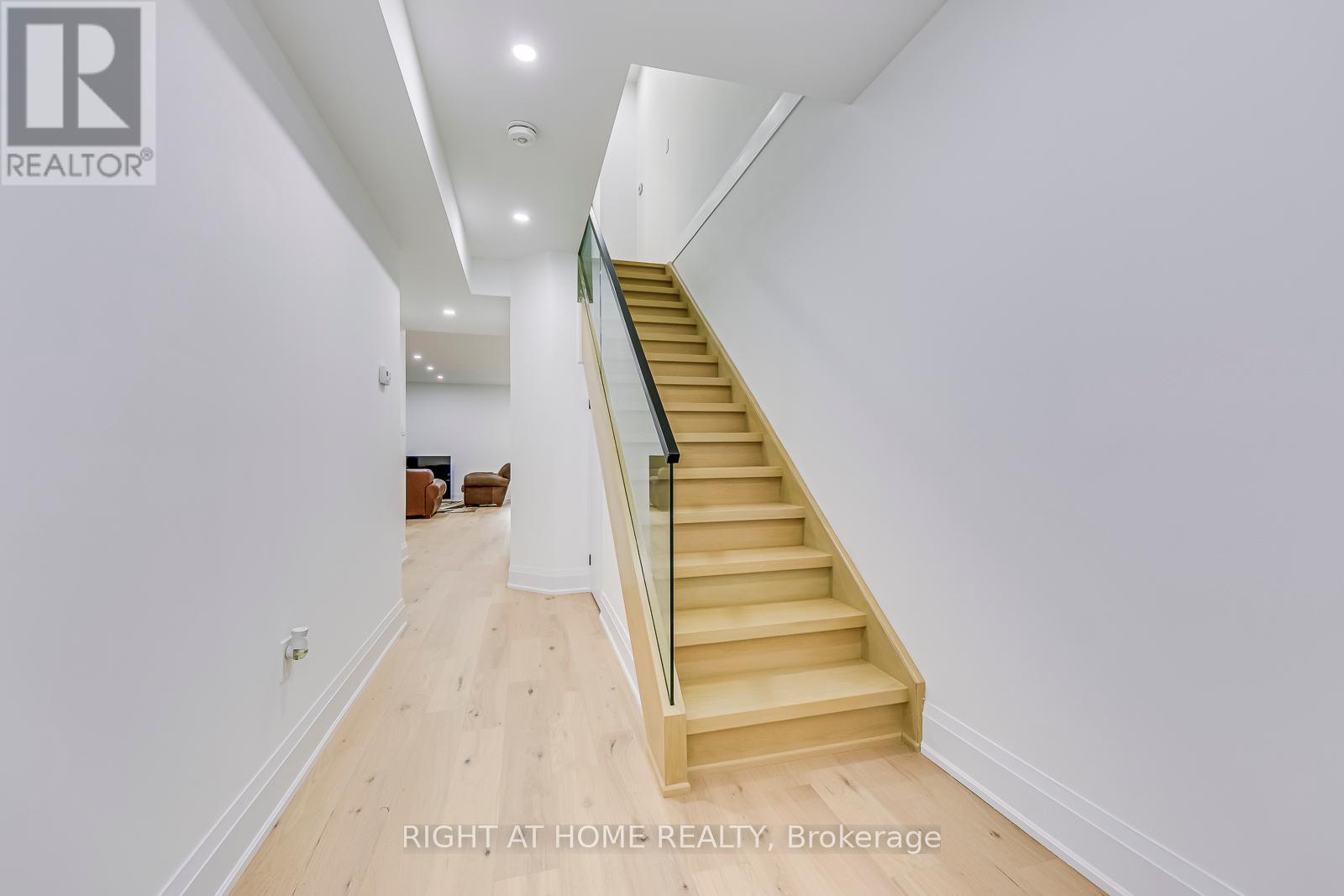 5 Enfield Avenue, Toronto, Ontario  M8W 1T6 - Photo 26 - W11940330