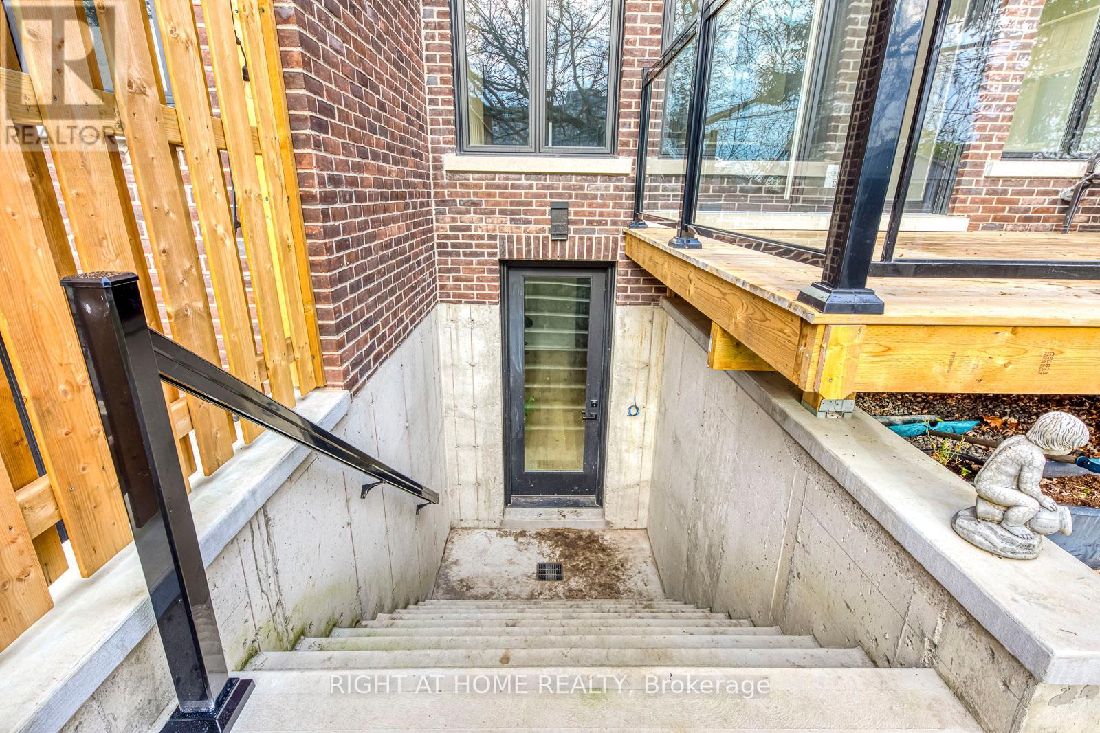 5 Enfield Avenue, Toronto, Ontario  M8W 1T6 - Photo 31 - W11940330