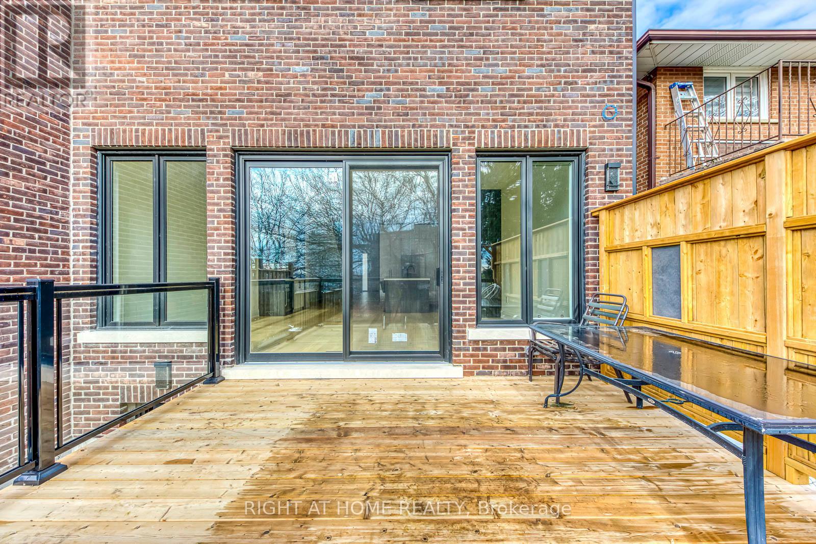 5 Enfield Avenue, Toronto, Ontario  M8W 1T6 - Photo 33 - W11940330