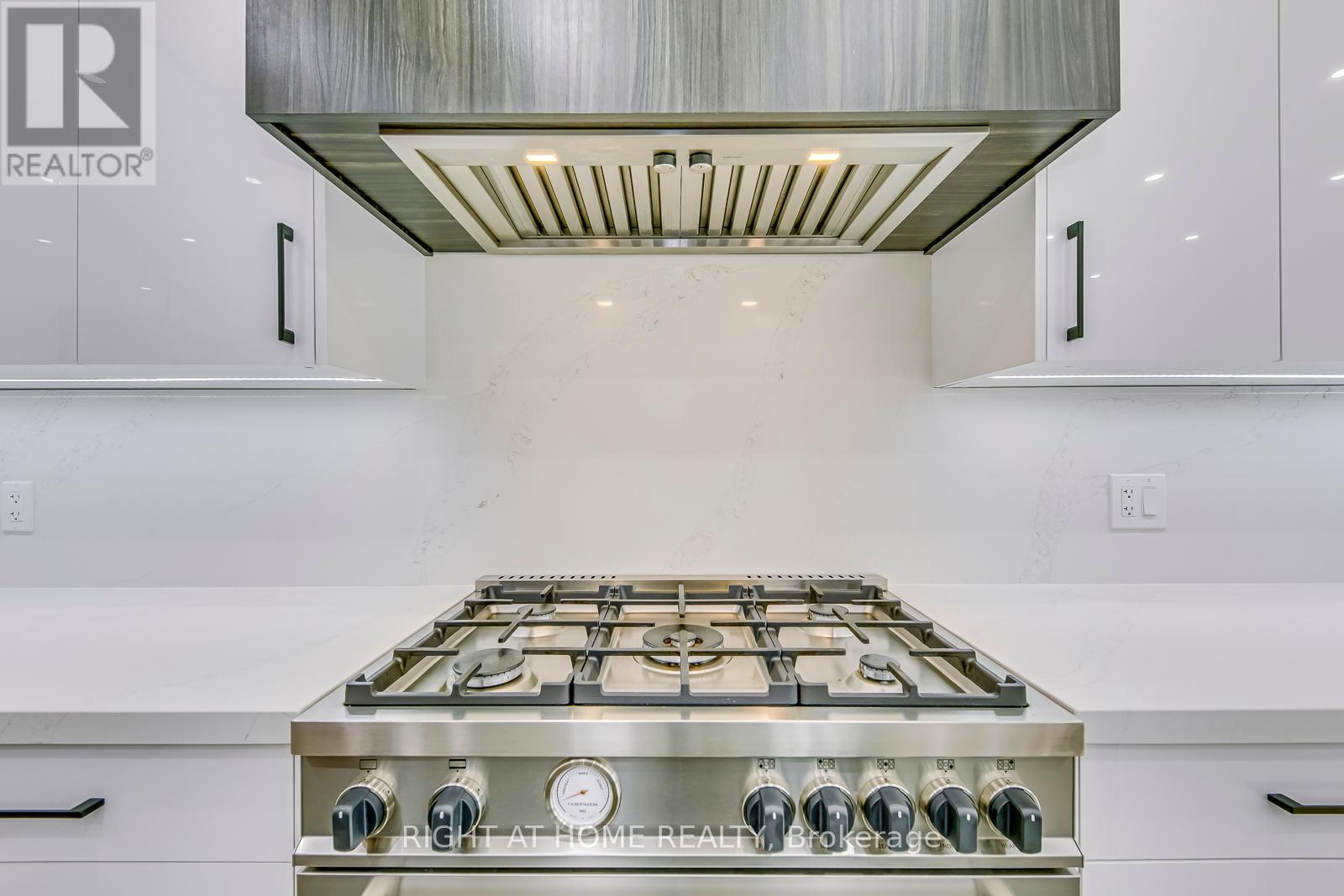 5 Enfield Avenue, Toronto, Ontario  M8W 1T6 - Photo 6 - W11940330