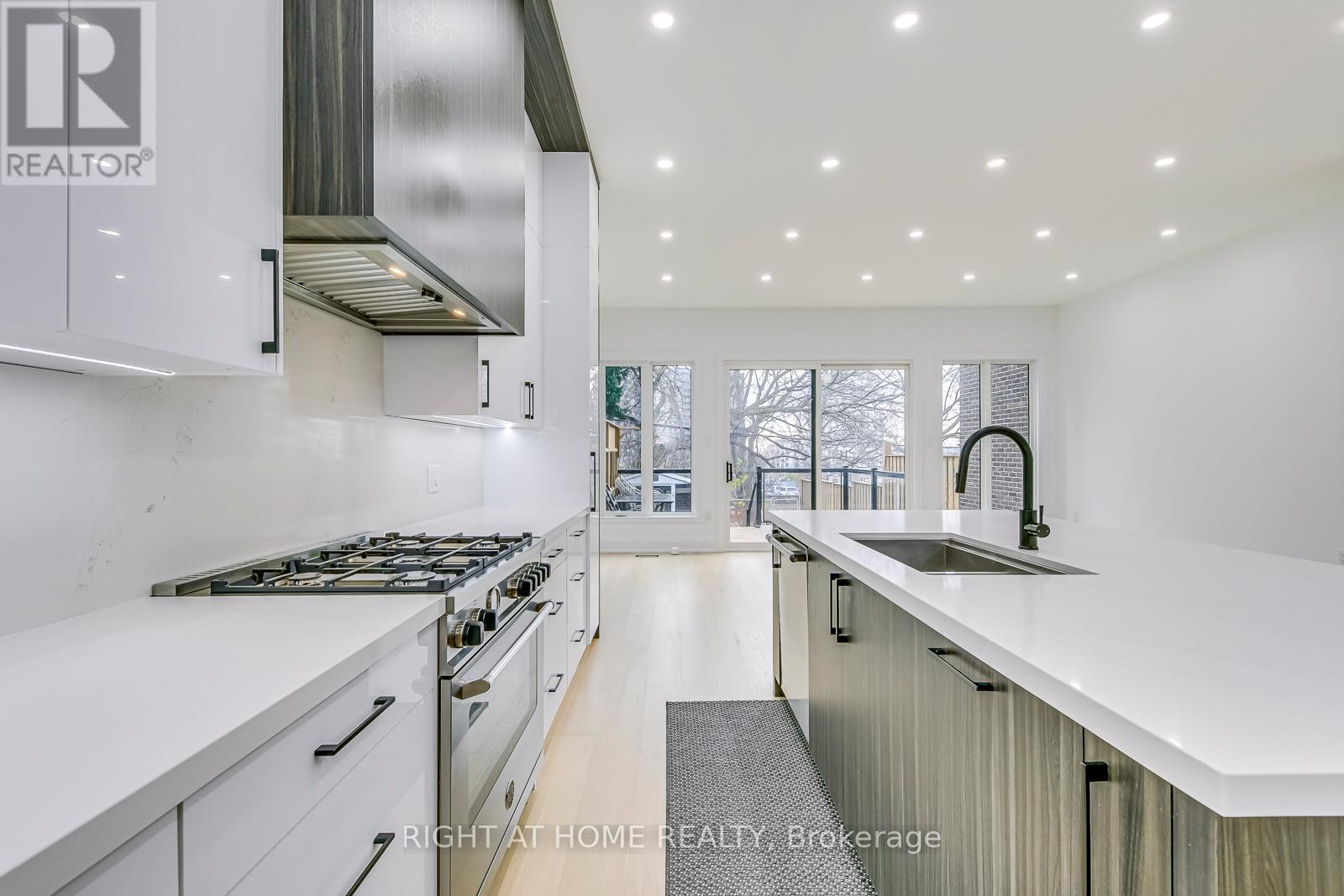5 Enfield Avenue, Toronto, Ontario  M8W 1T6 - Photo 7 - W11940330