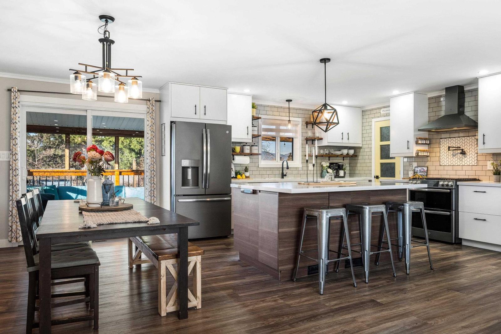 6021 Arlington Drive, Sardis South, Chilliwack, British Columbia V2R 2J6 - Photo 3 - R2957172