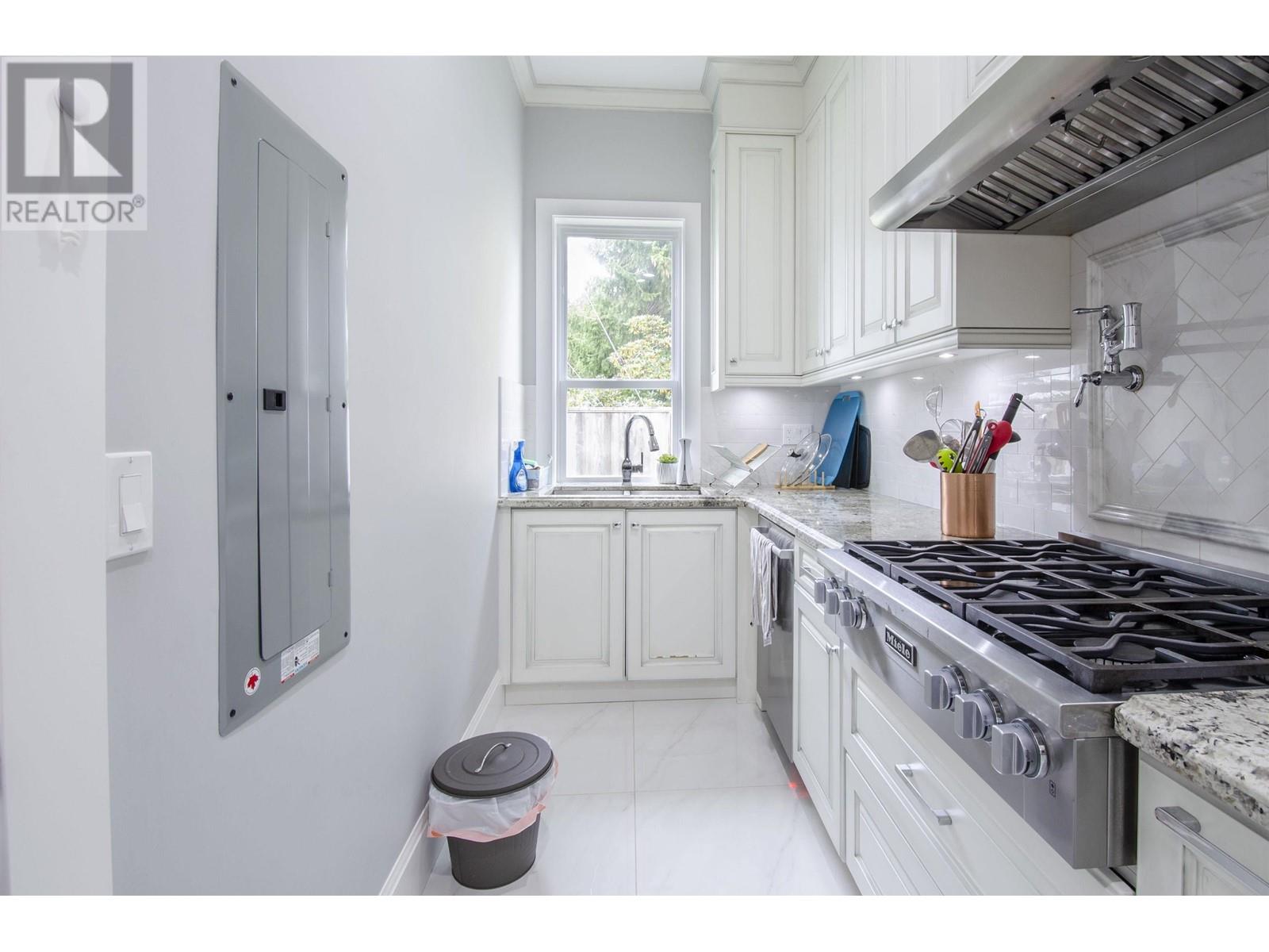 Listing Picture 19 of 37 : 3451 FRANCIS ROAD, Richmond / 烈治文 - 魯藝地產 Yvonne Lu Group - MLS Medallion Club Member