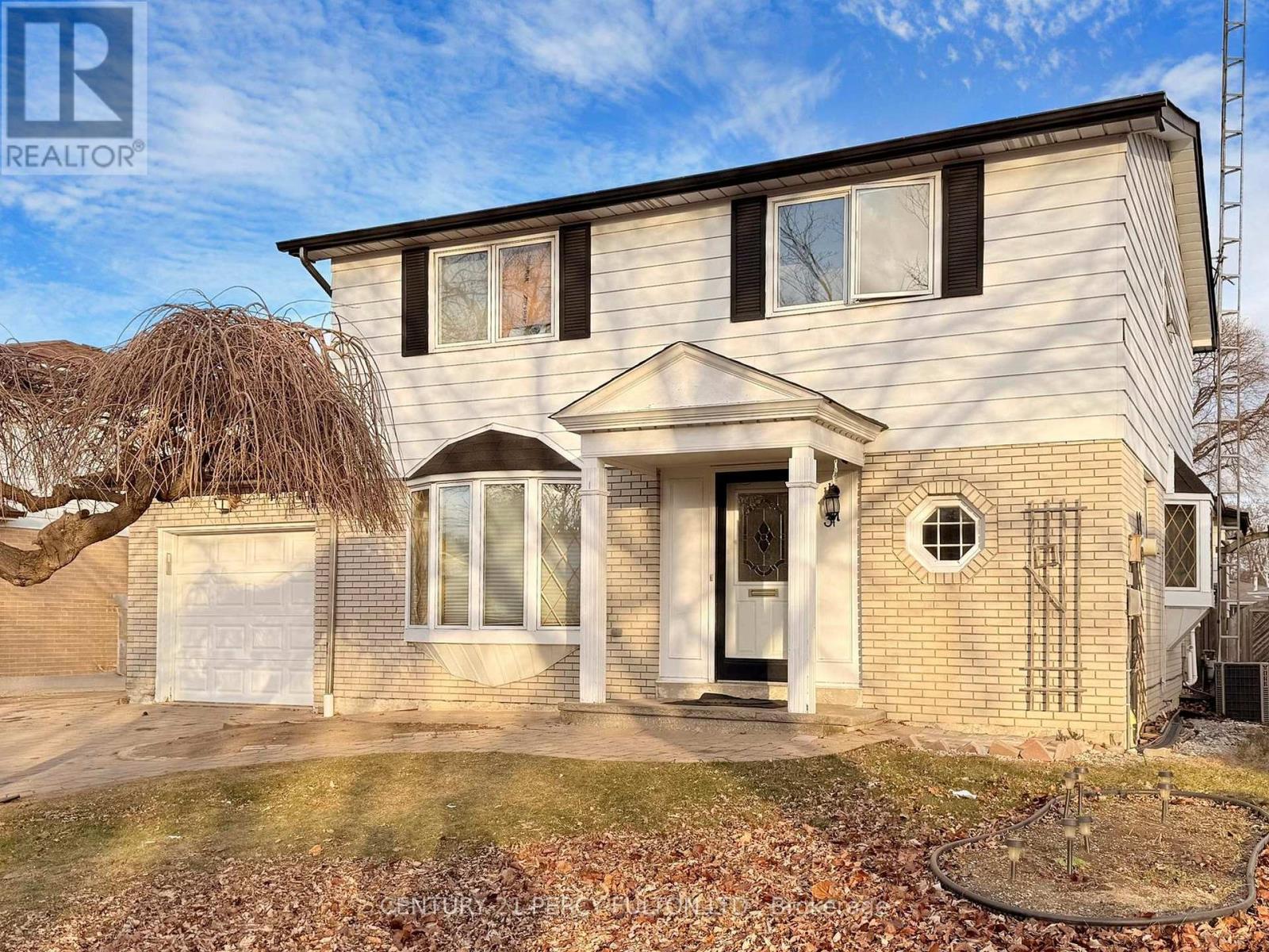 Property at 31 ERINLEA CRESCENT image 2