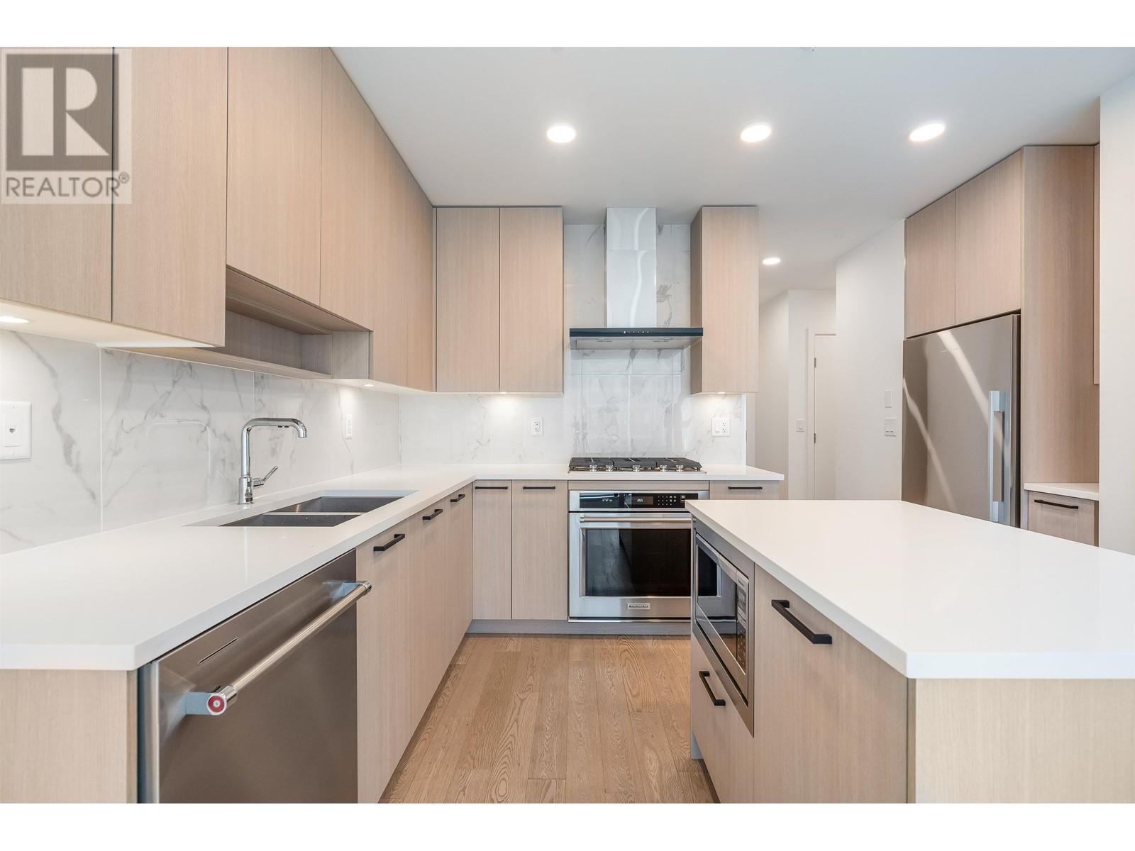 803 555 Sydney Avenue, Coquitlam, British Columbia  V3K 0G5 - Photo 3 - R2957927