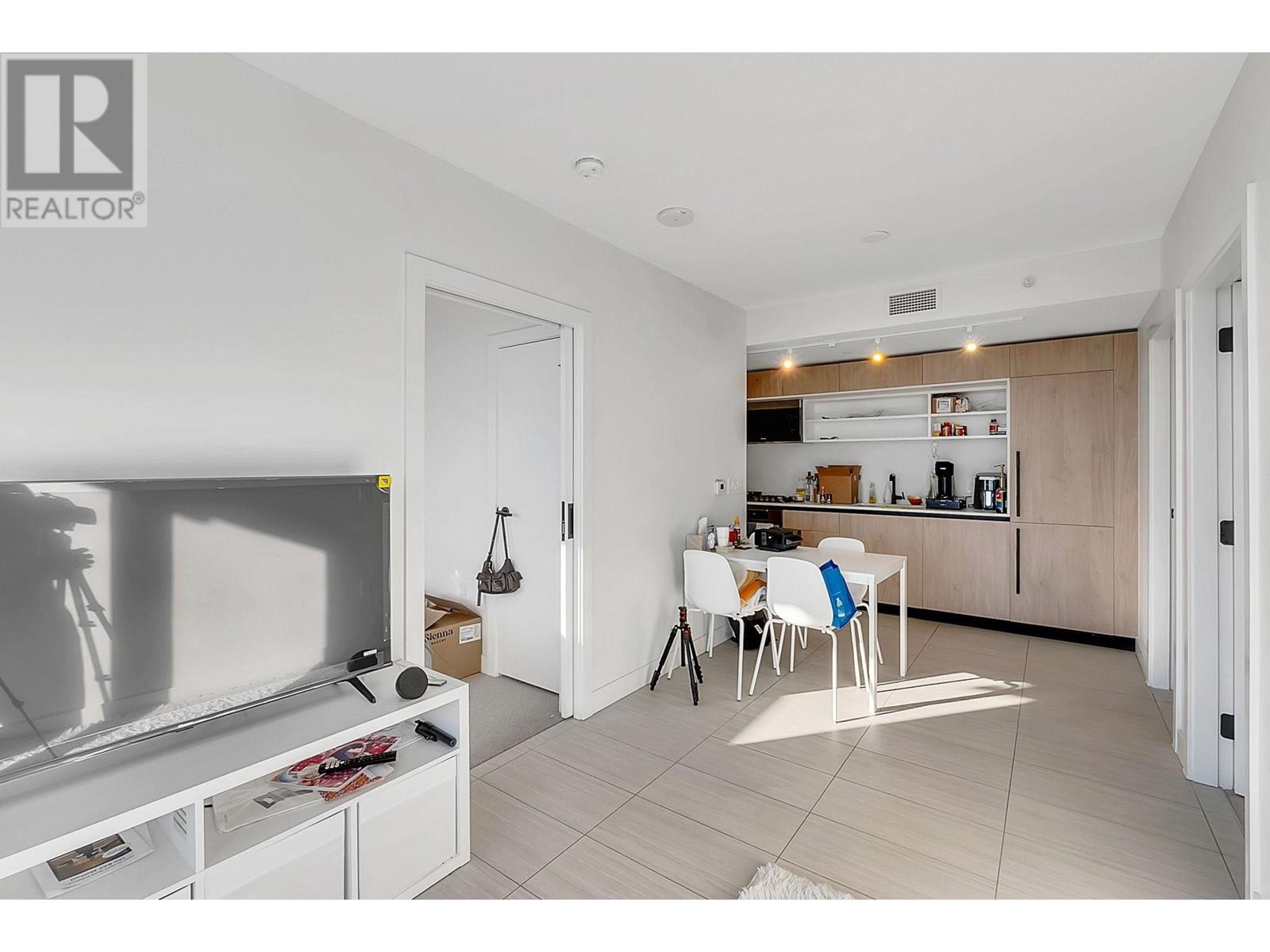 1704 5058 Joyce Street, Vancouver, British Columbia  V5R 0J9 - Photo 2 - R2955057