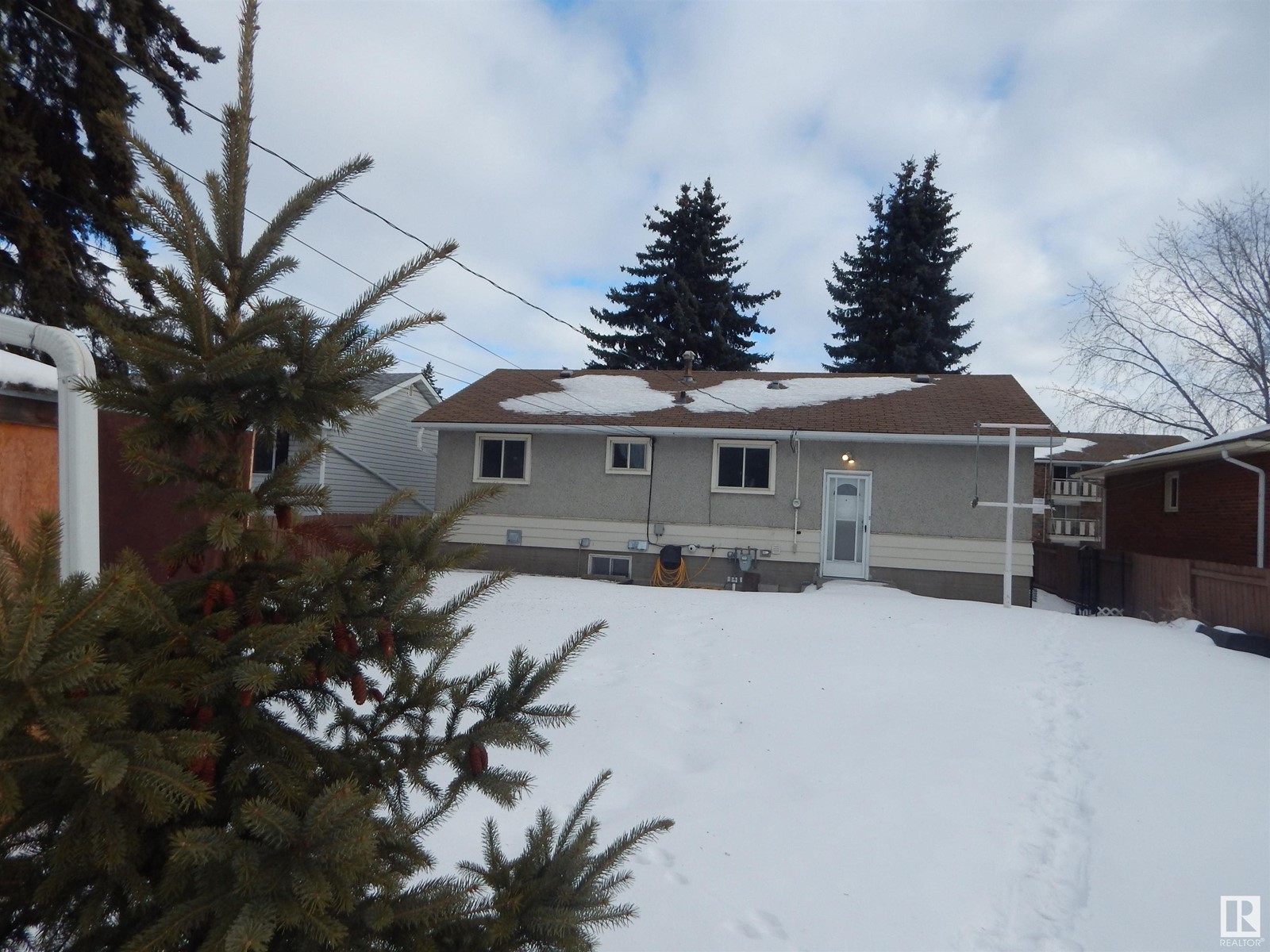 Property at 13124 83 ST NW image 2