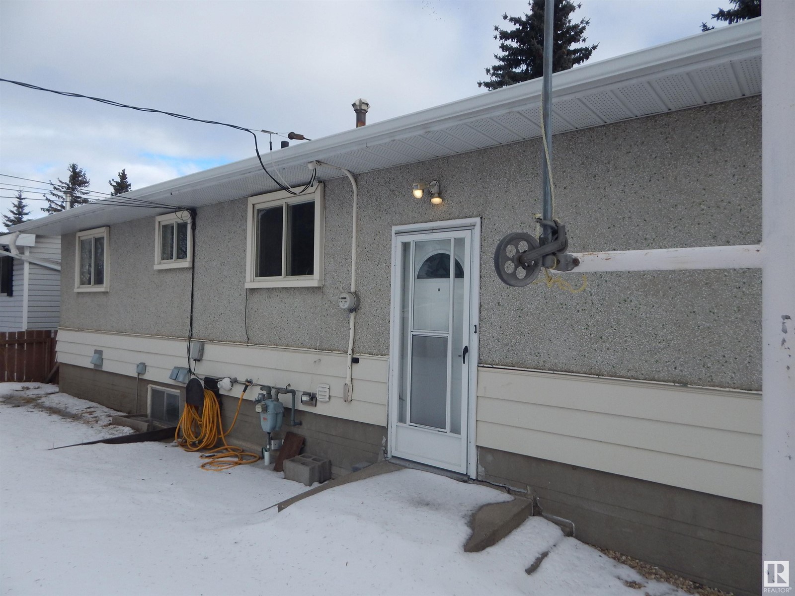Property at 13124 83 ST NW image 3