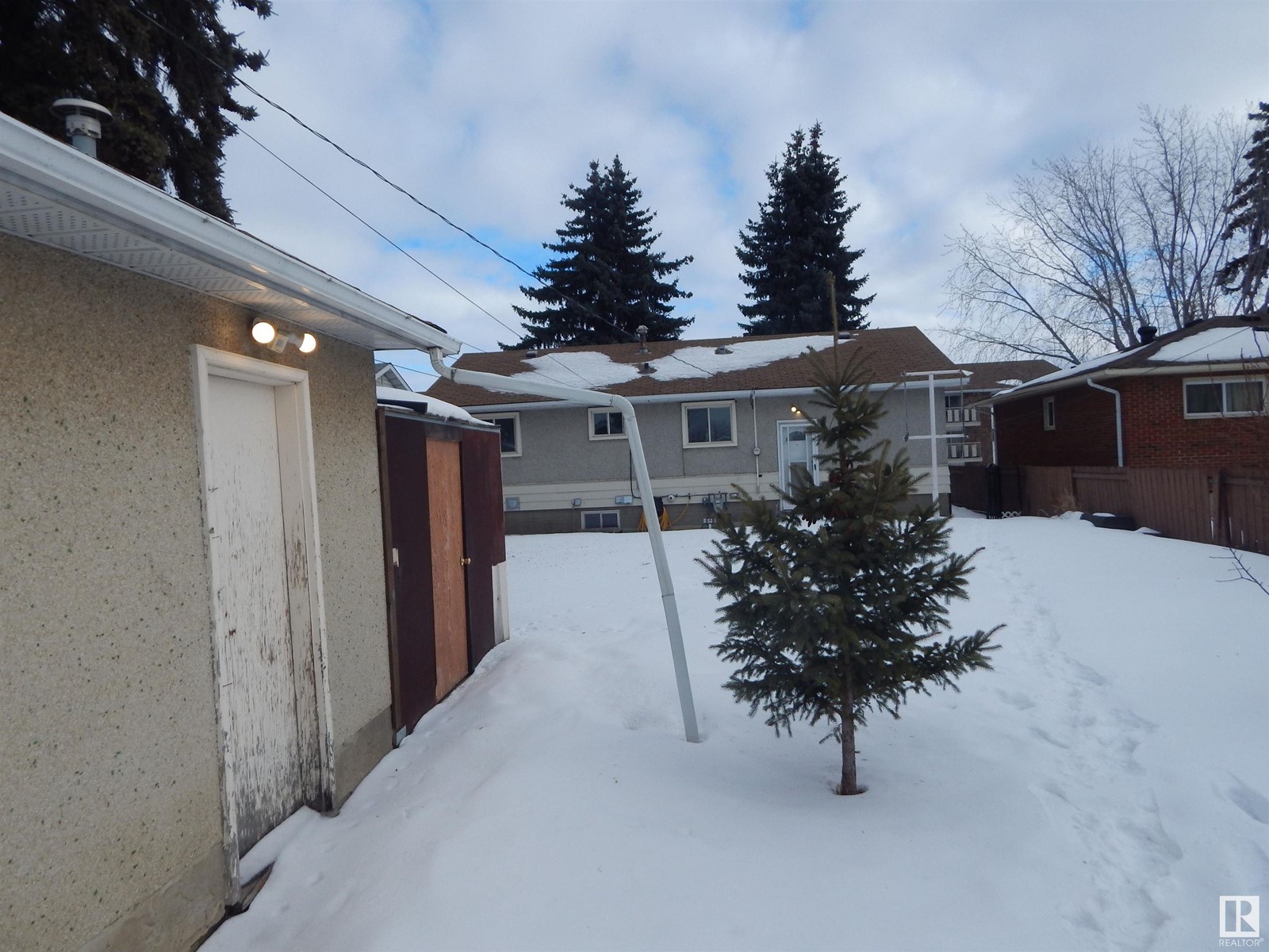 Property at 13124 83 ST NW image 4