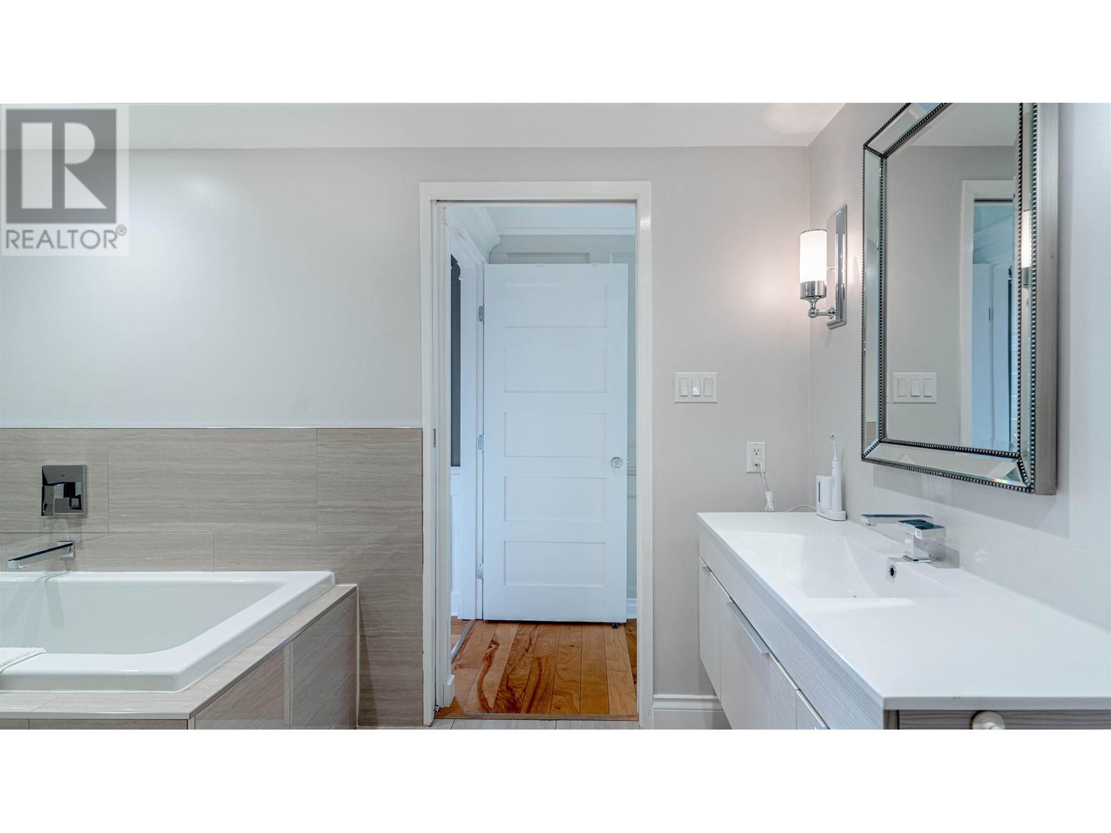 Listing Picture 22 of 37 : 1003 717 JERVIS STREET, Vancouver / 溫哥華 - 魯藝地產 Yvonne Lu Group - MLS Medallion Club Member