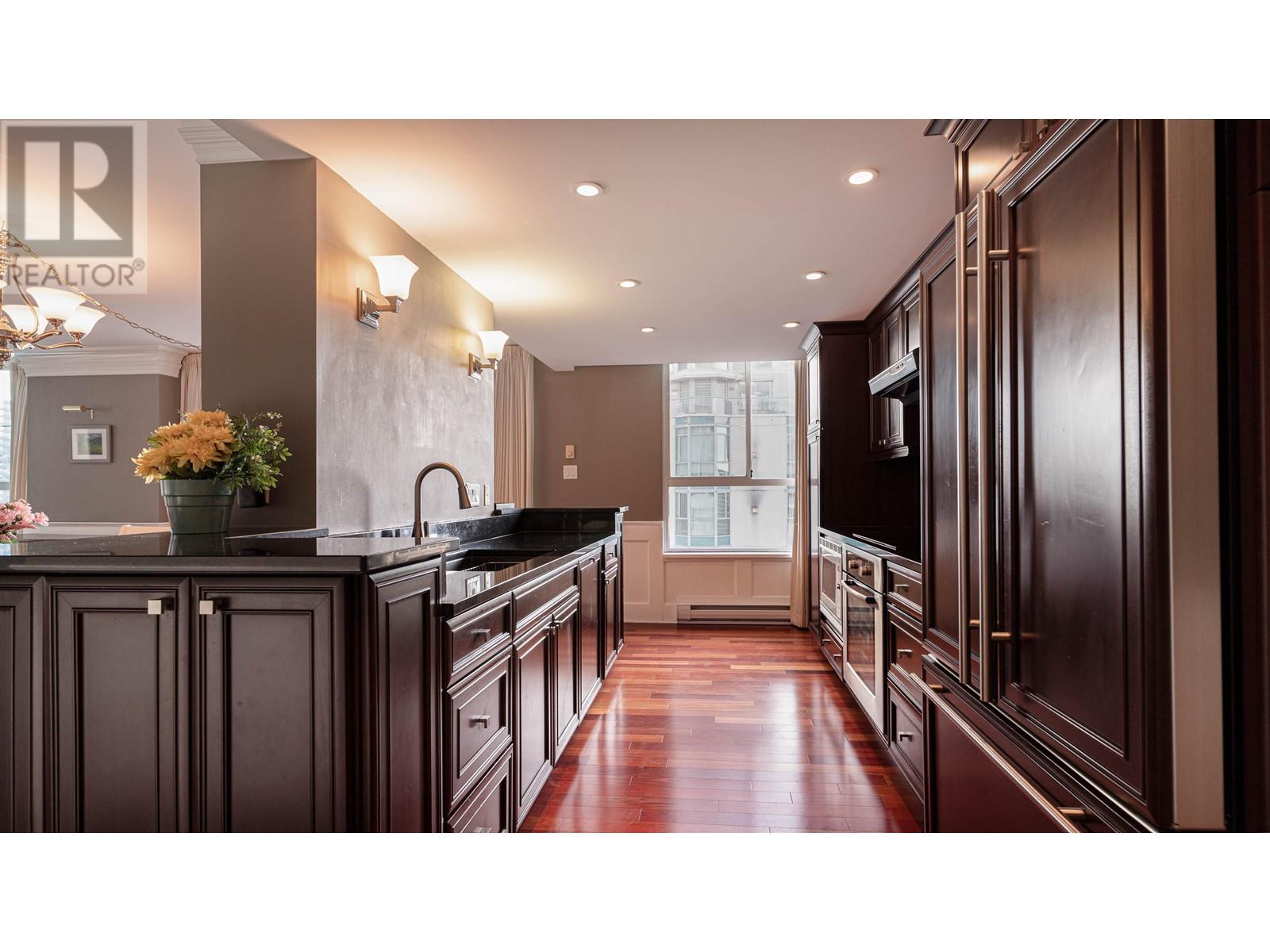 Listing Picture 13 of 37 : 1003 717 JERVIS STREET, Vancouver / 溫哥華 - 魯藝地產 Yvonne Lu Group - MLS Medallion Club Member