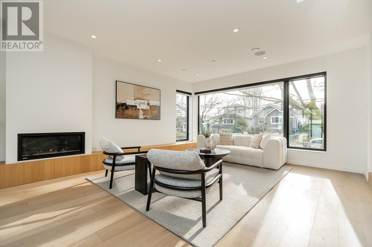 Listing Picture 3 of 40 : 365 E 24TH AVENUE, Vancouver / 溫哥華 - 魯藝地產 Yvonne Lu Group - MLS Medallion Club Member
