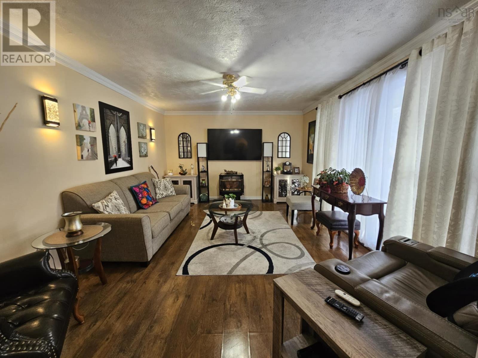 39 Halliday Street, Westmount, Nova Scotia  B1R 2A8 - Photo 3 - 202501603