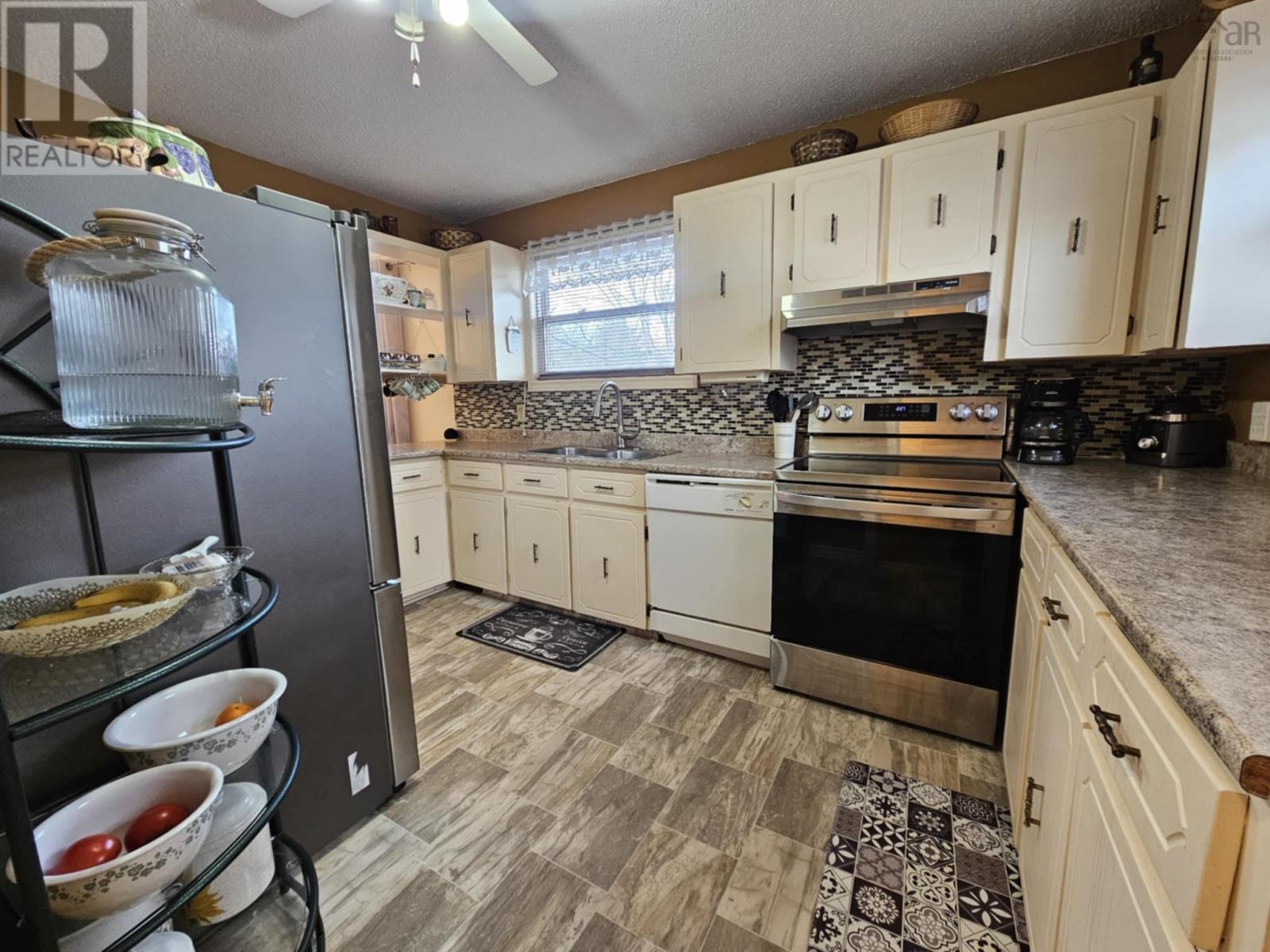 39 Halliday Street, Westmount, Nova Scotia  B1R 2A8 - Photo 6 - 202501603