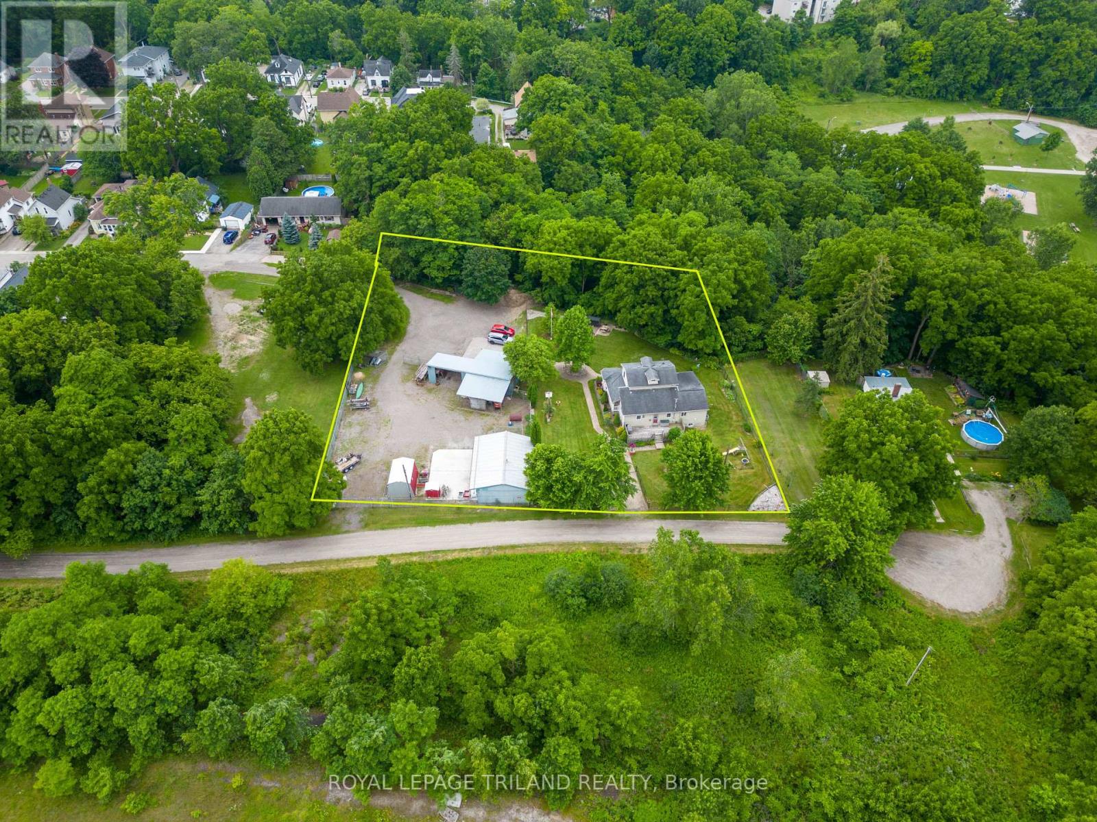 Photo 2 of 12 for 18 Omemee Street N