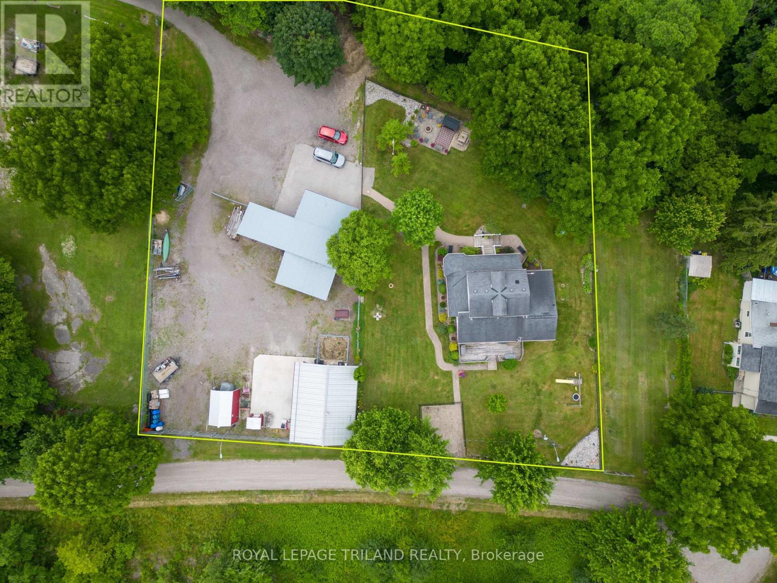 Photo 3 of 12 for 18 Omemee Street N