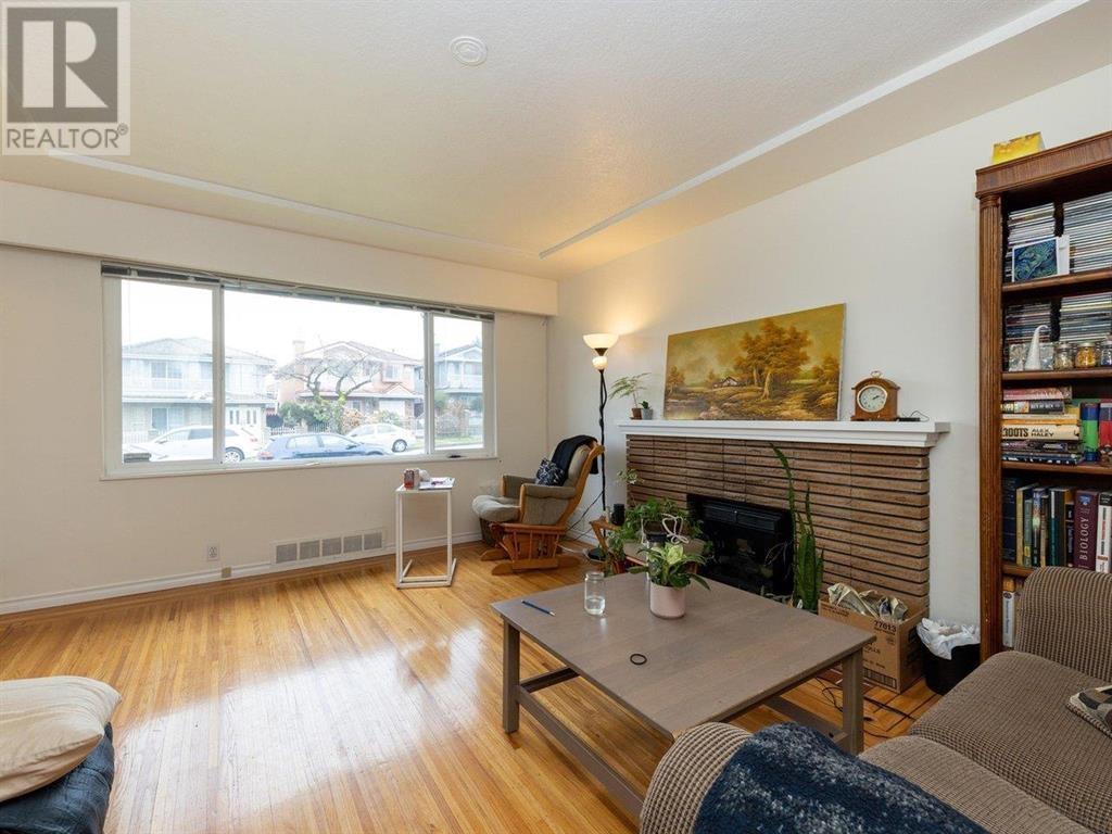 4644 Union Street, Burnaby, British Columbia  V5C 2Y3 - Photo 2 - R2866954