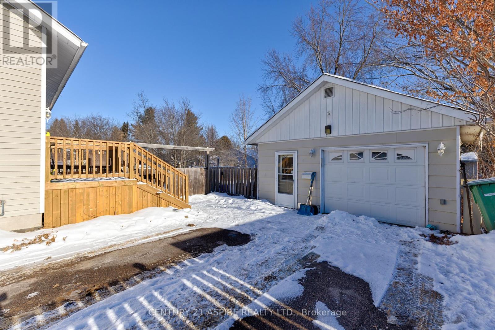 40 SELKIRK STREET Petawawa