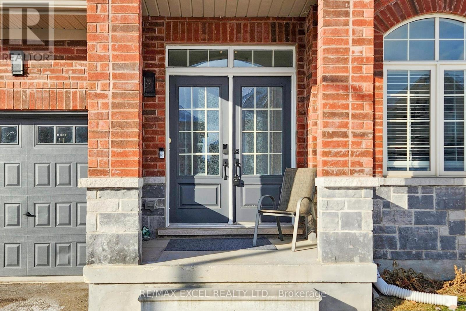 Property at 12 JERICHO AVENUE image 3