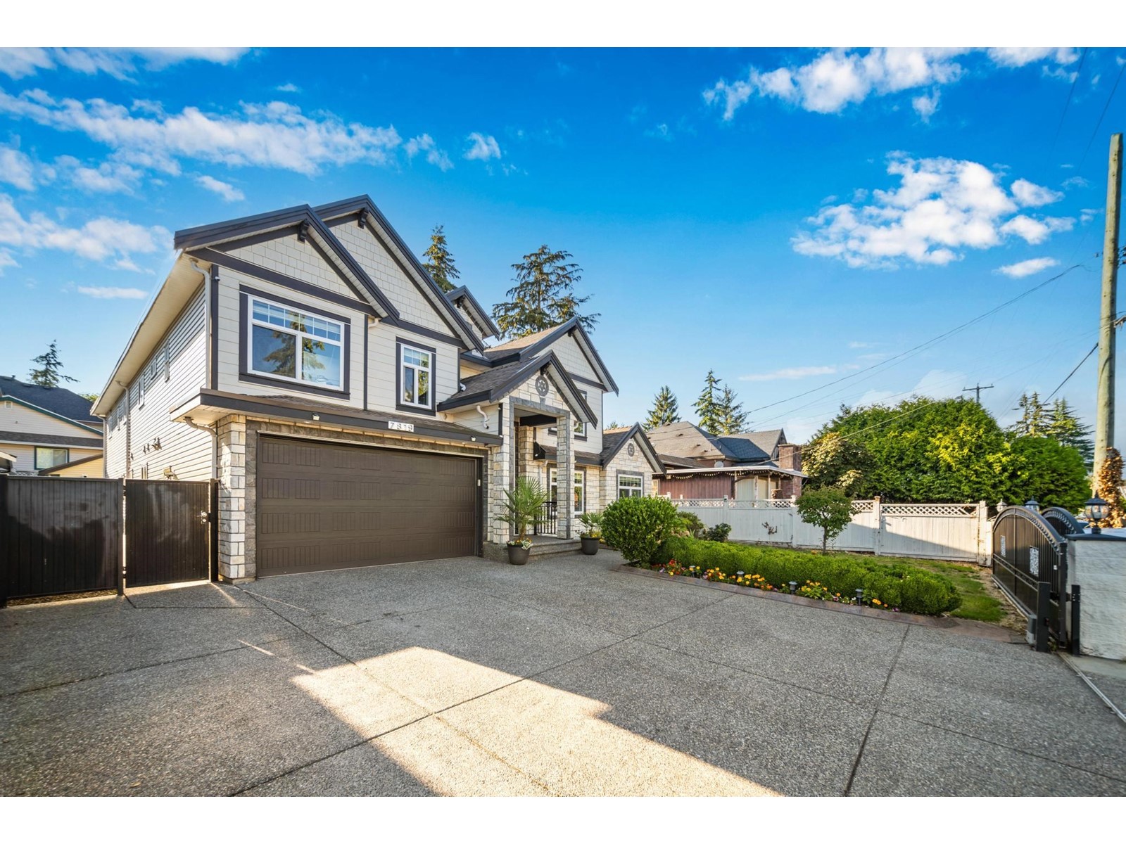 Property at 7819 127 STREET image 3