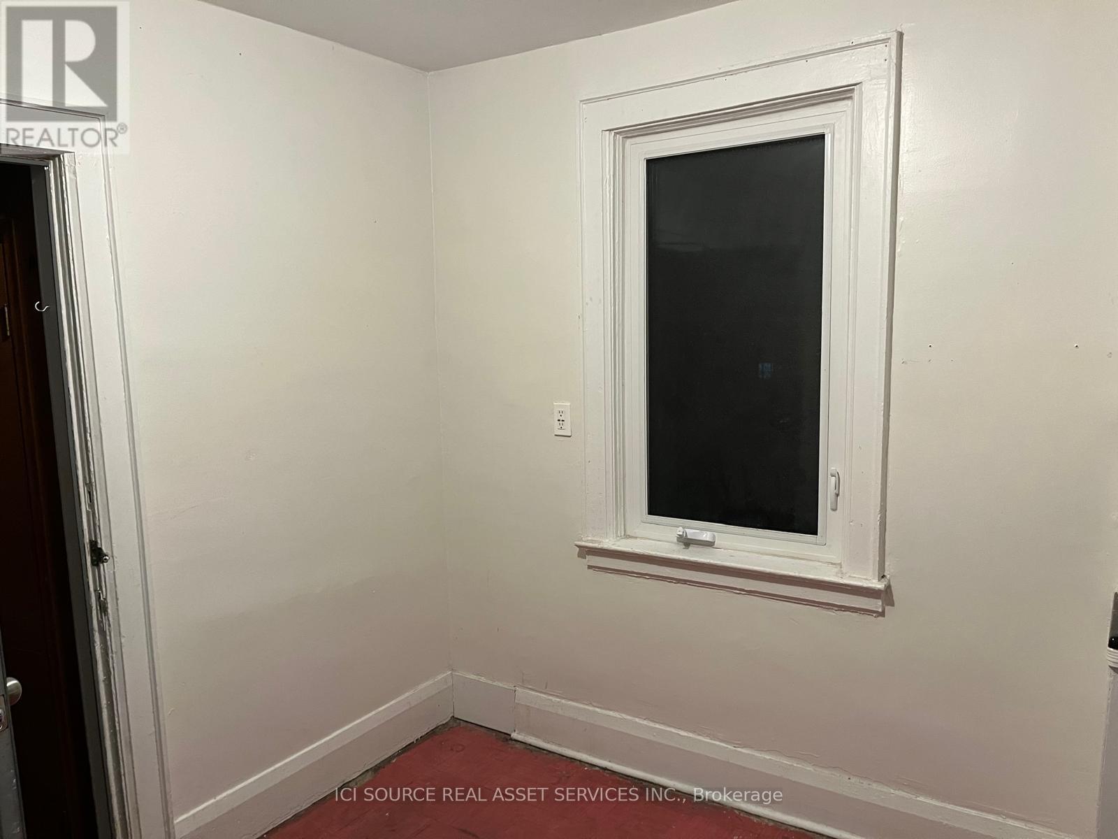 Upper - 18 Leeds Street, Toronto, Ontario  M6G 1N7 - Photo 13 - W11940721