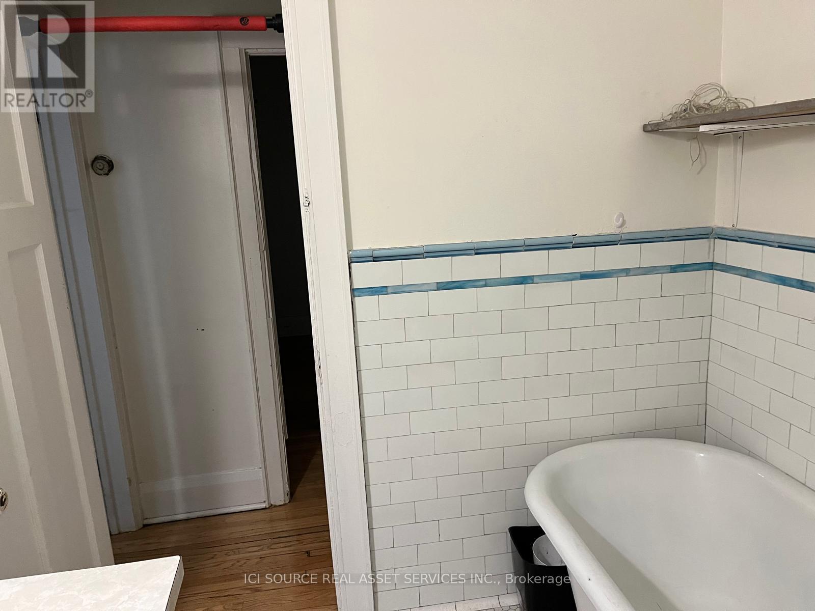 Upper - 18 Leeds Street, Toronto, Ontario  M6G 1N7 - Photo 15 - W11940721