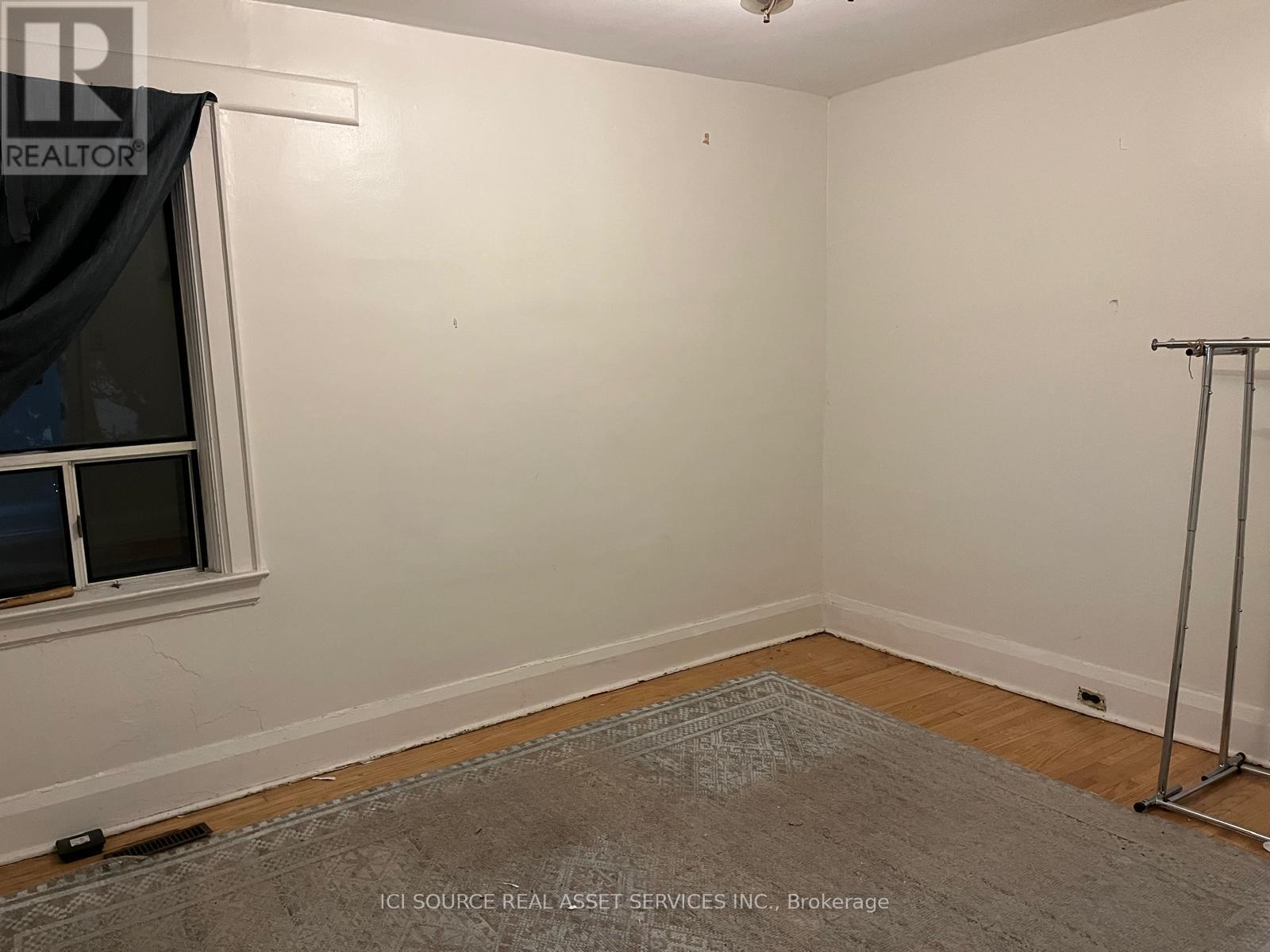 Upper - 18 Leeds Street, Toronto, Ontario  M6G 1N7 - Photo 7 - W11940721