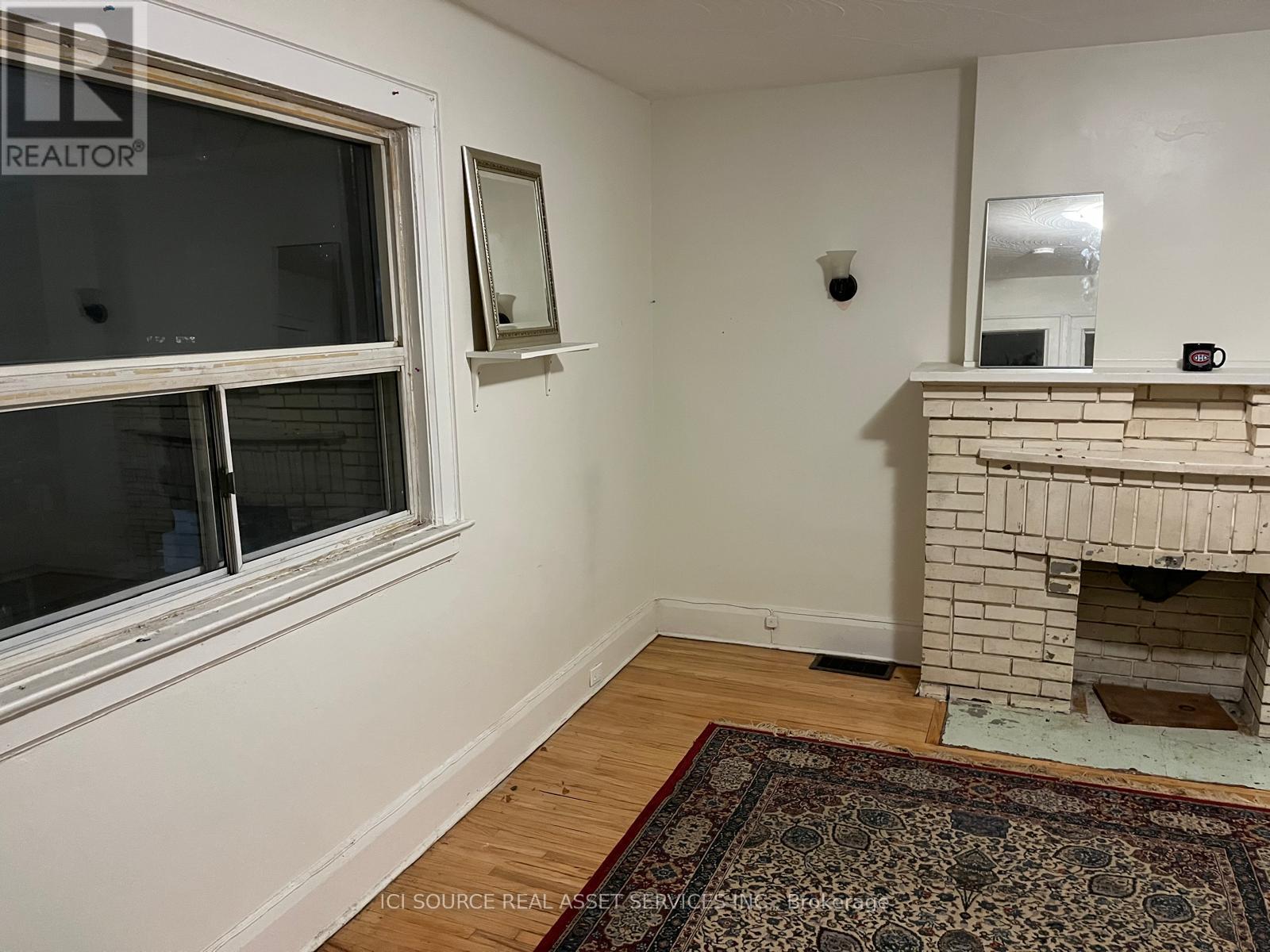 Upper - 18 Leeds Street, Toronto, Ontario  M6G 1N7 - Photo 9 - W11940721