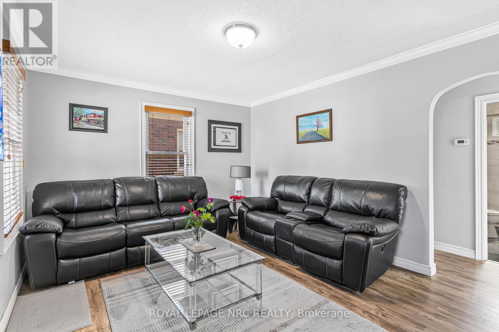 Property at 19 CAMPBELL AVENUE image 3