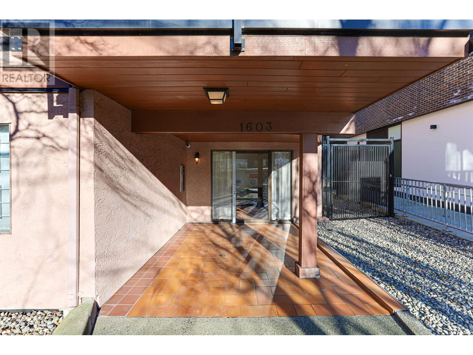 1603 E Broadway, Vancouver, British Columbia  V5N 1V9 - Photo 1 - C8065785